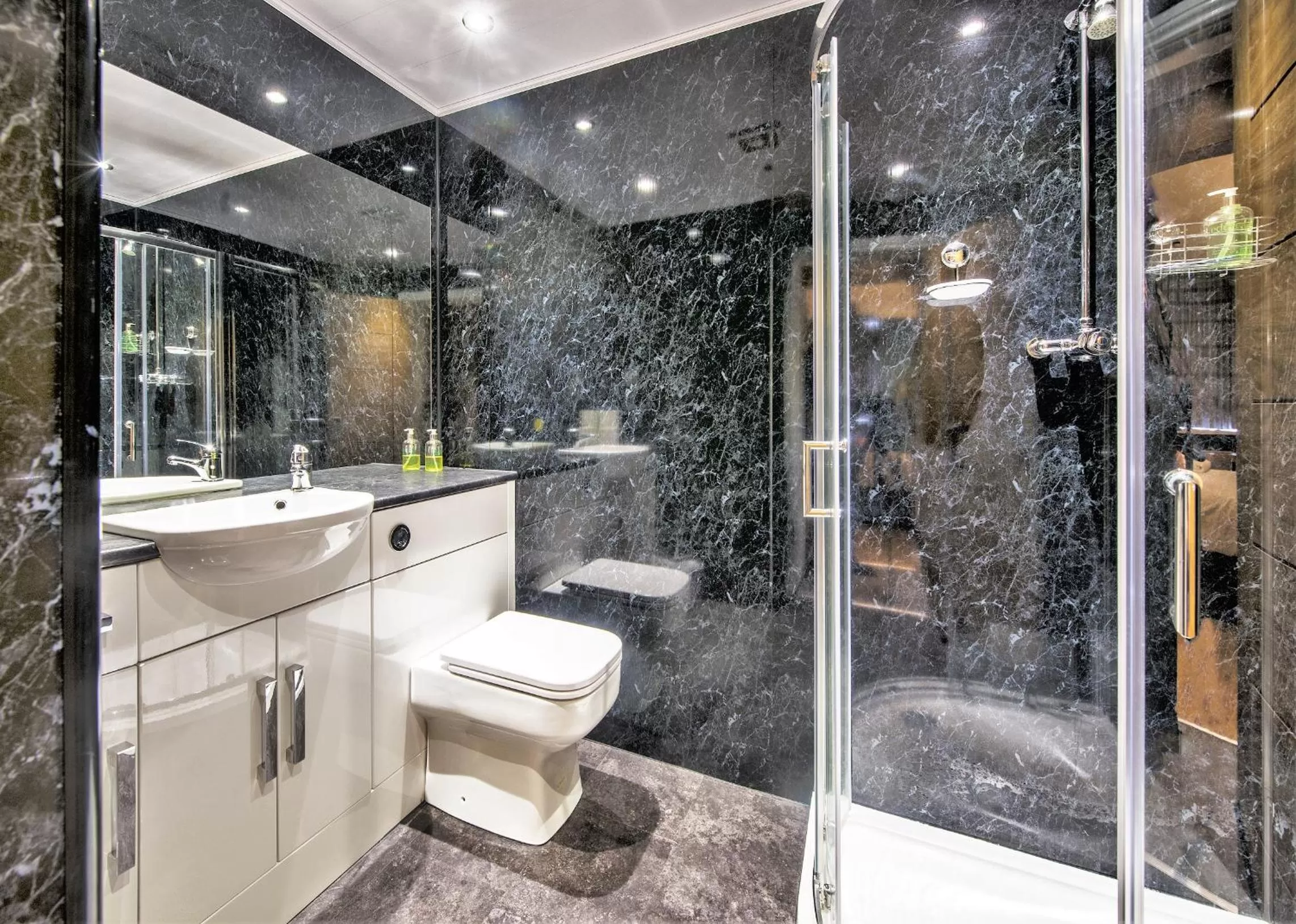 Bathroom in Dolphin Rooms