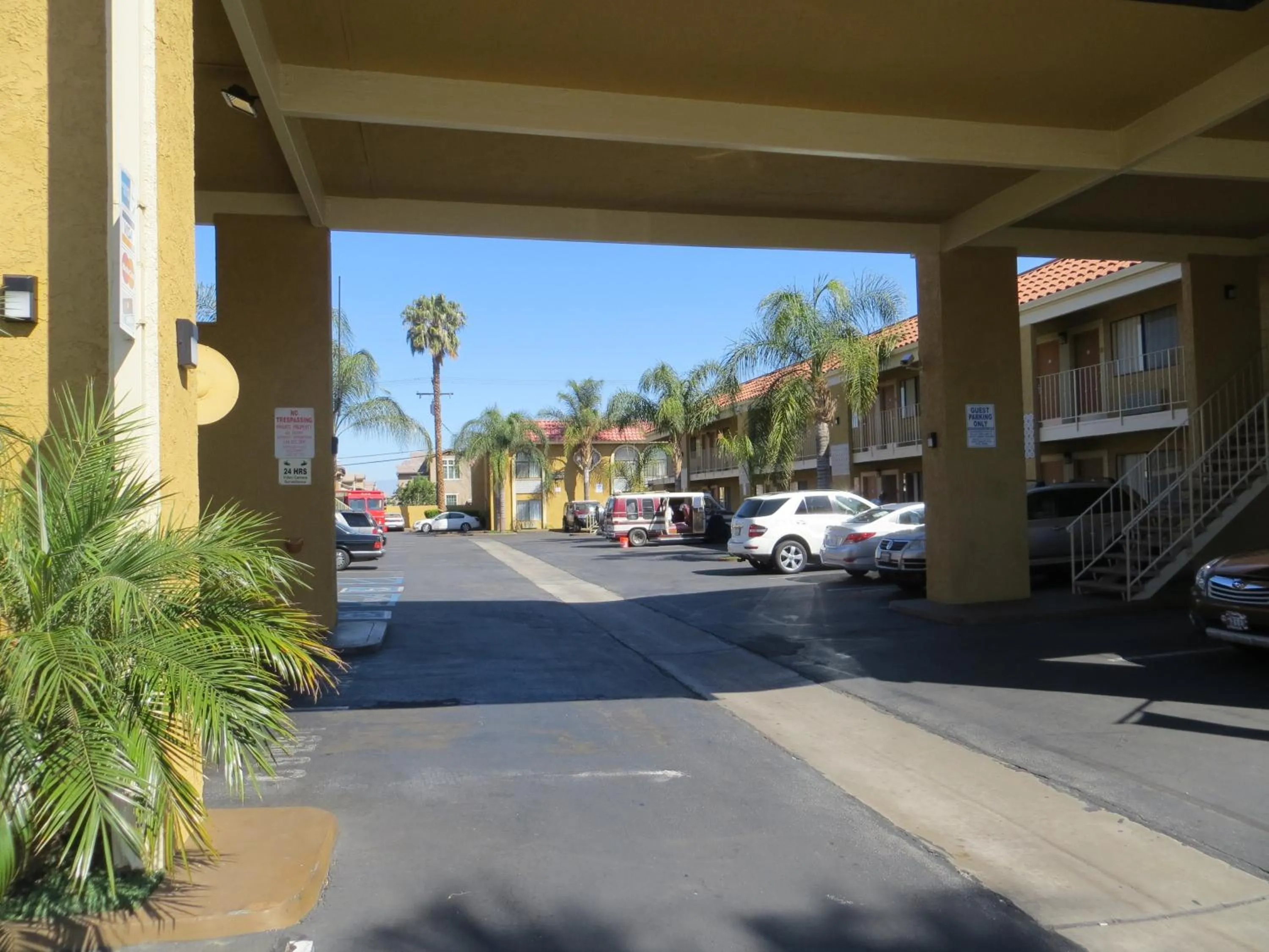 Property building in Riverside Inn & Suites