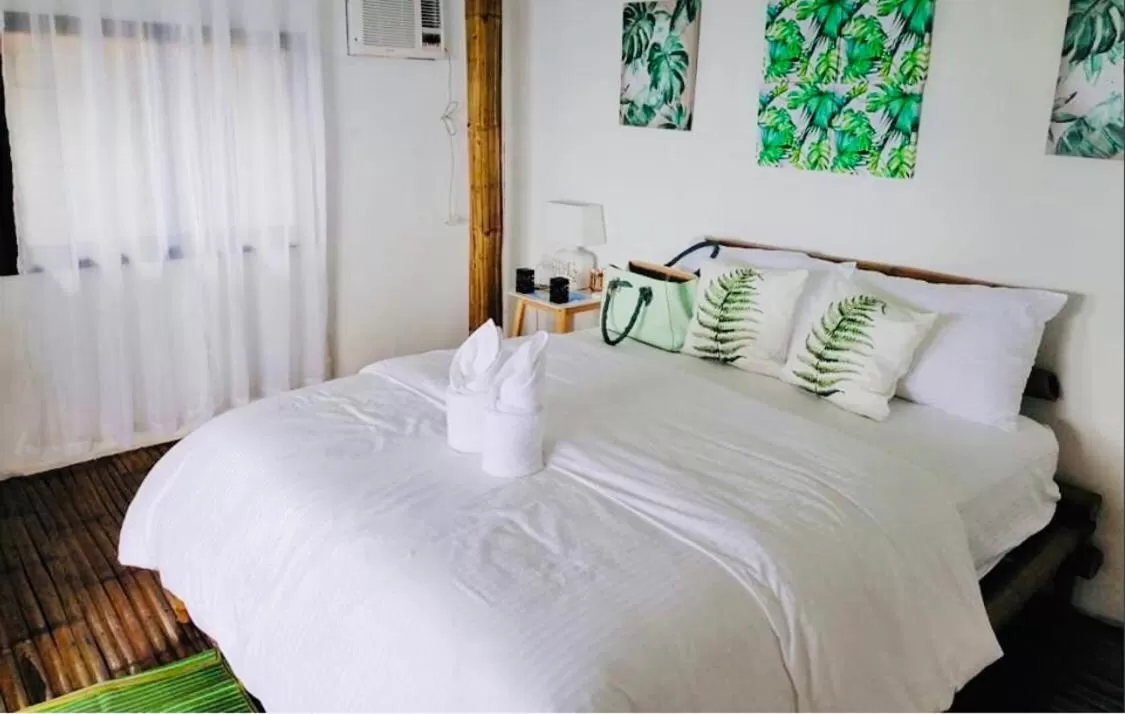Bed in Bintana sa Paraiso Binunsaran