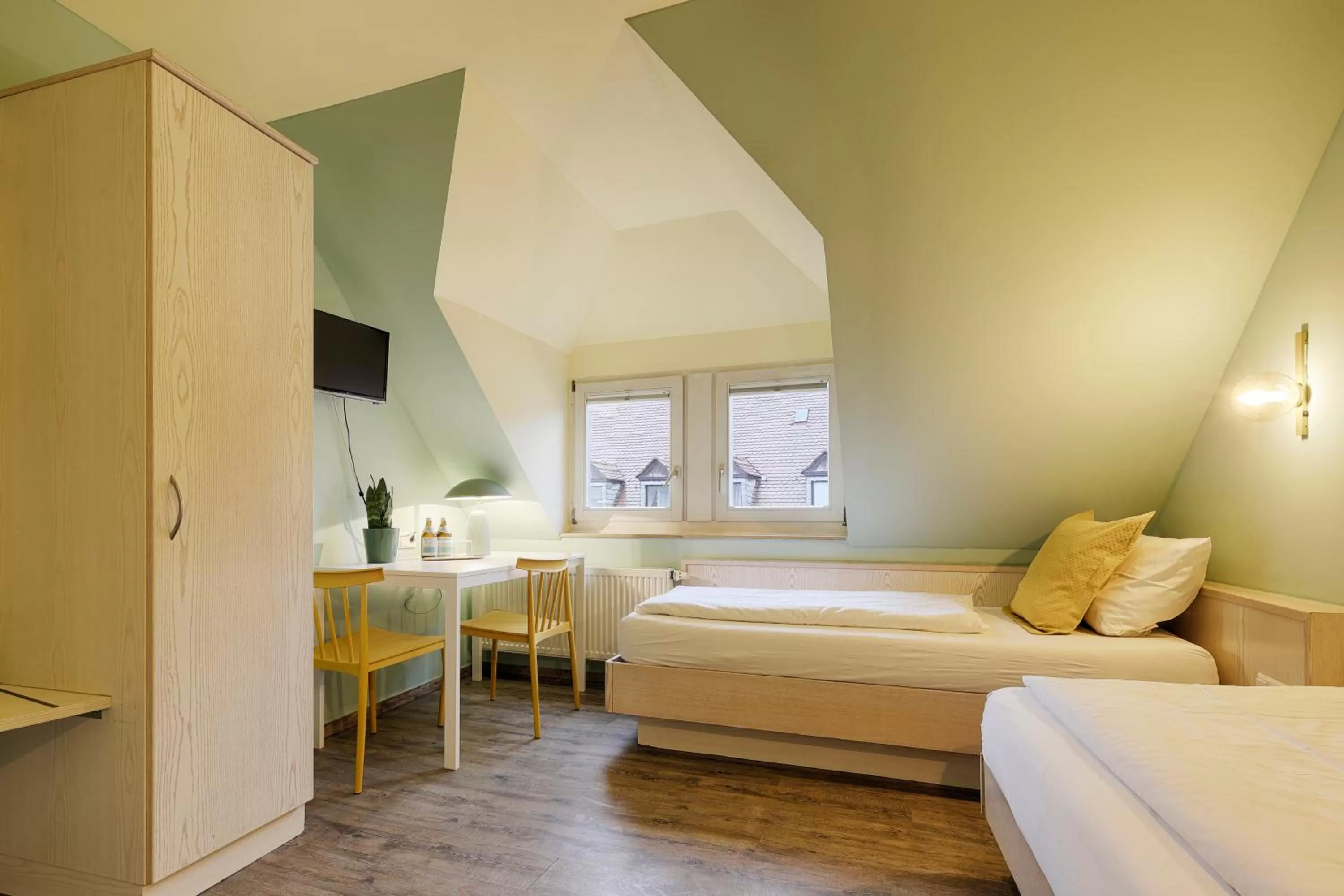 Photo of the whole room, Bed in Hotel Kunterbunt - by homekeepers