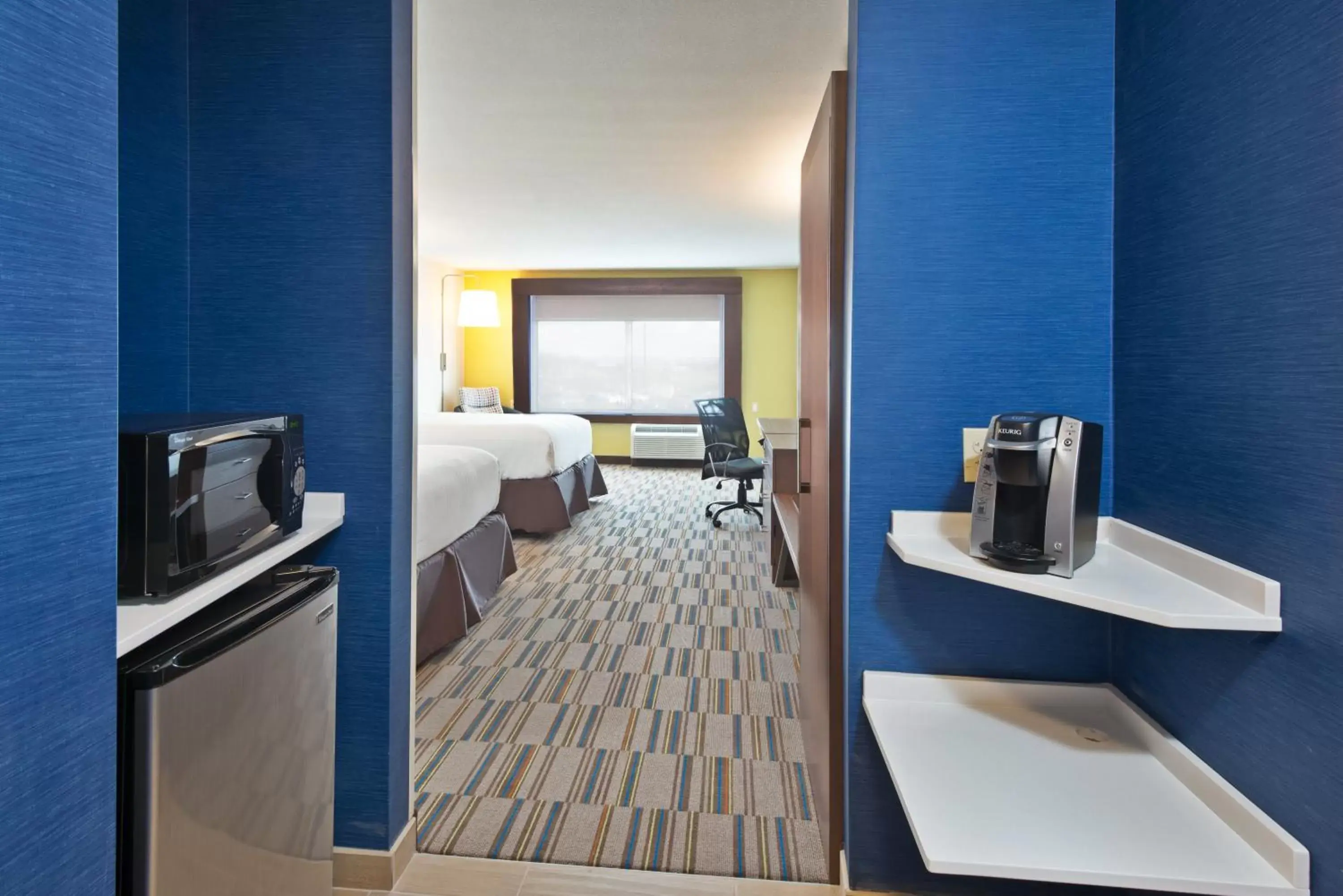 Standard Queen Room with Two Queen Beds - Communications Accessible in Holiday Inn Express & Suites Uniontown by IHG Standard Queen Room with Two Queen Beds - Communications Accessible in Holiday Inn Express & Suites Uniontown by IHG