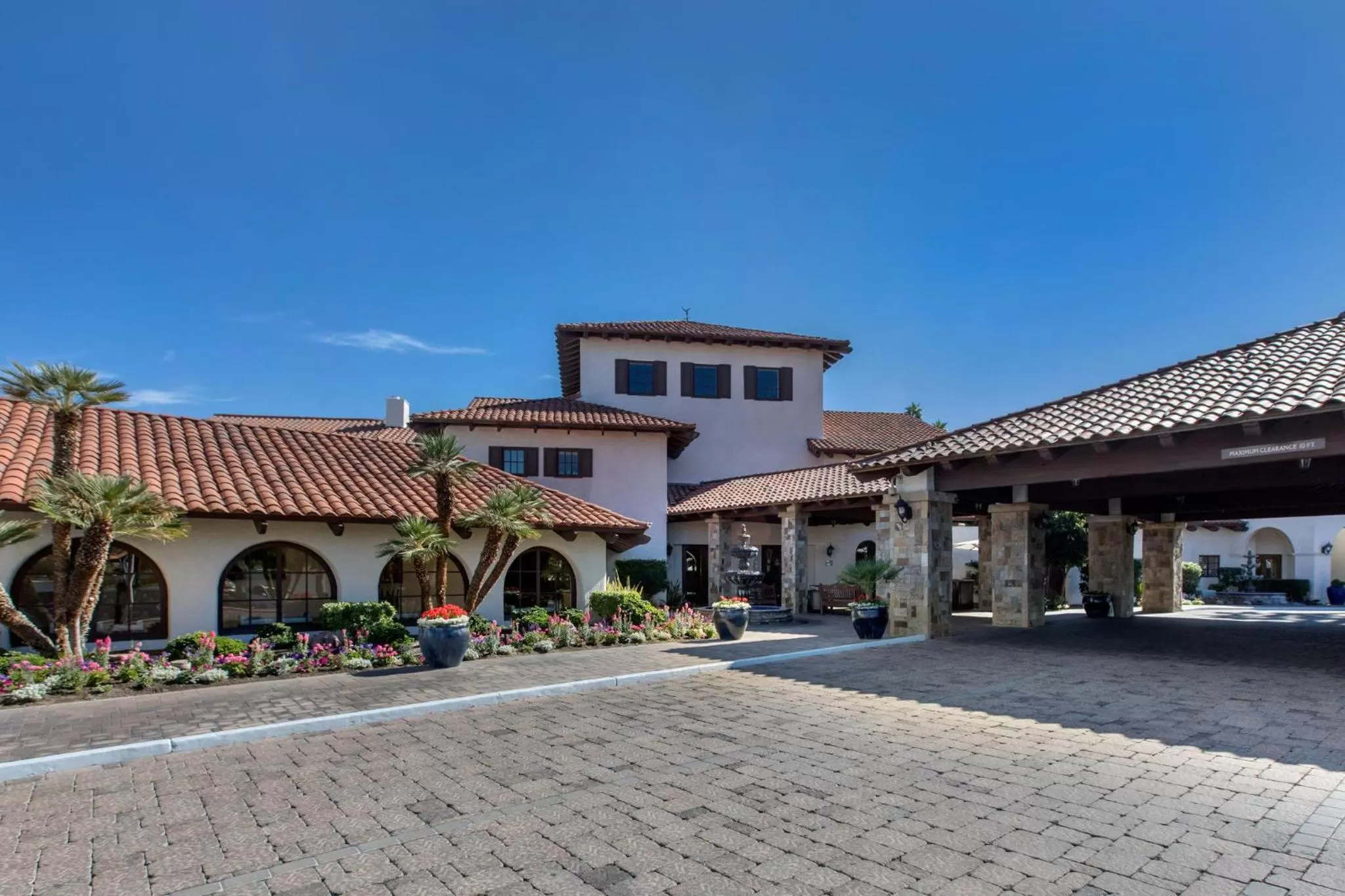 Property building in Omni Rancho Las Palmas Resort & Spa