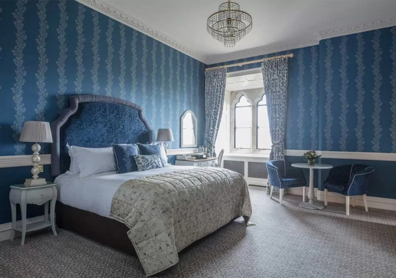 Bedroom, Bed in Kilkea Castle