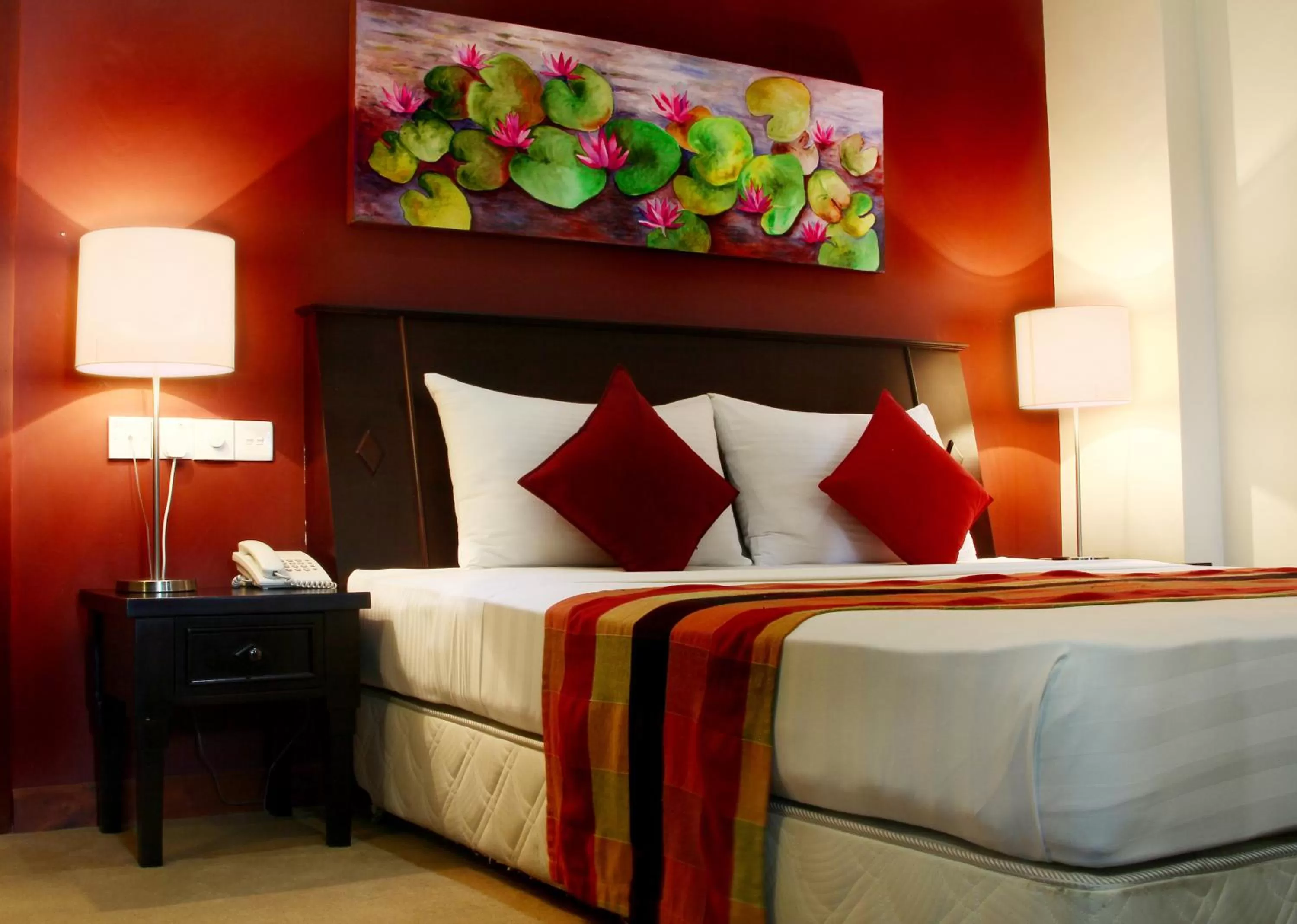 Bed in Opulent River Face Hotel