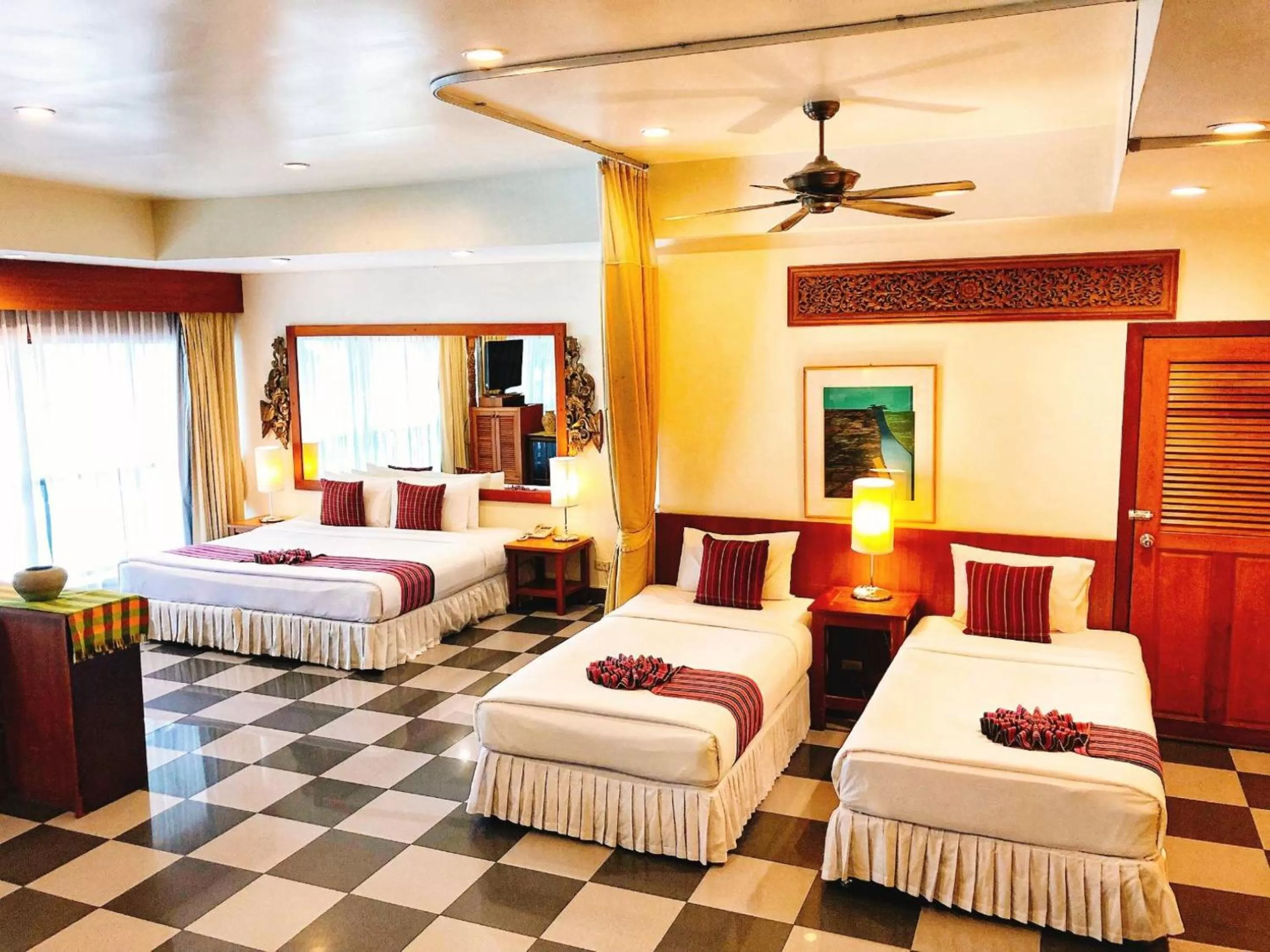 Photo of the whole room, Bed in Birds and Bees Resort