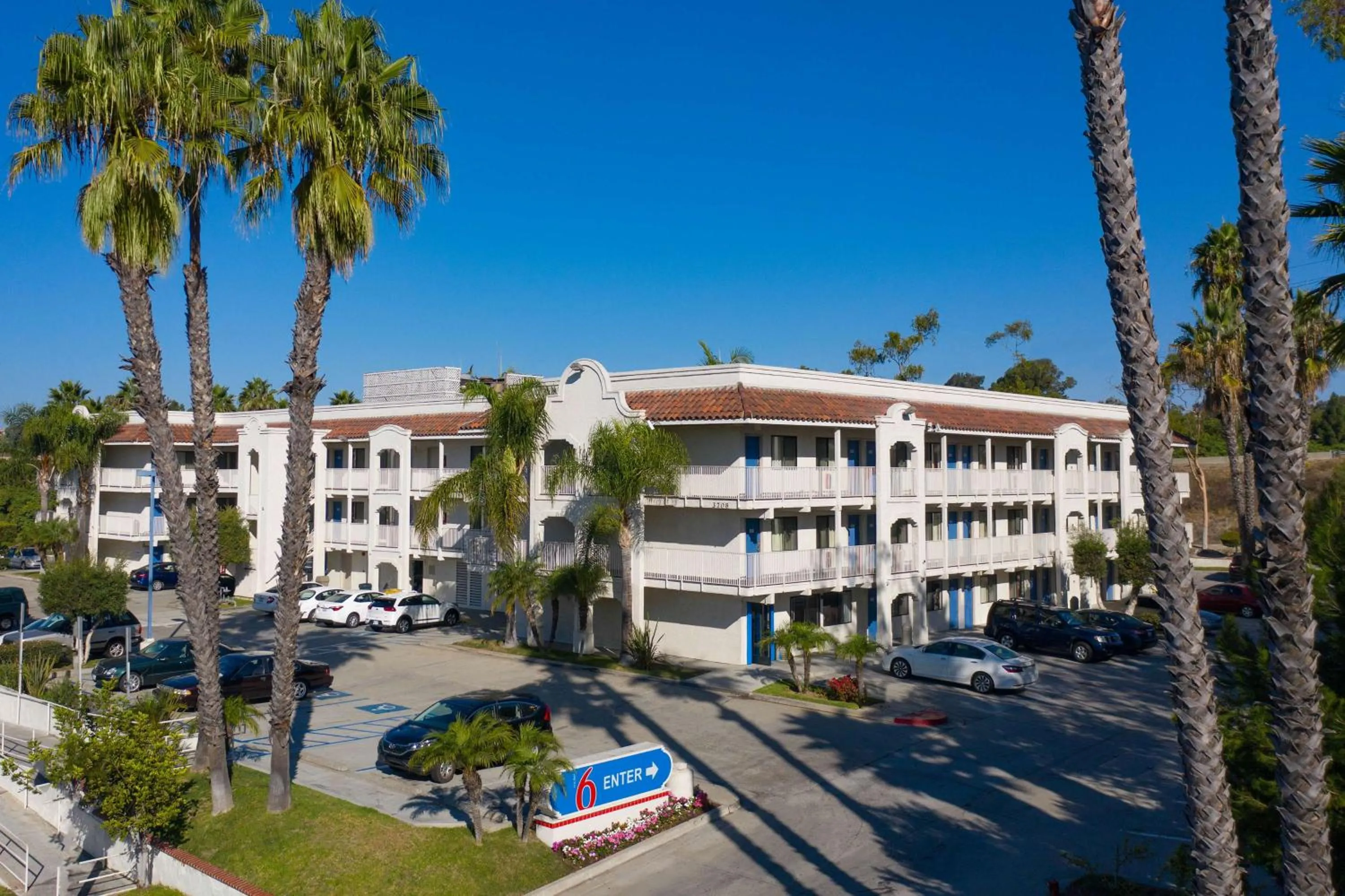 Property building in Motel 6-Oceanside, CA