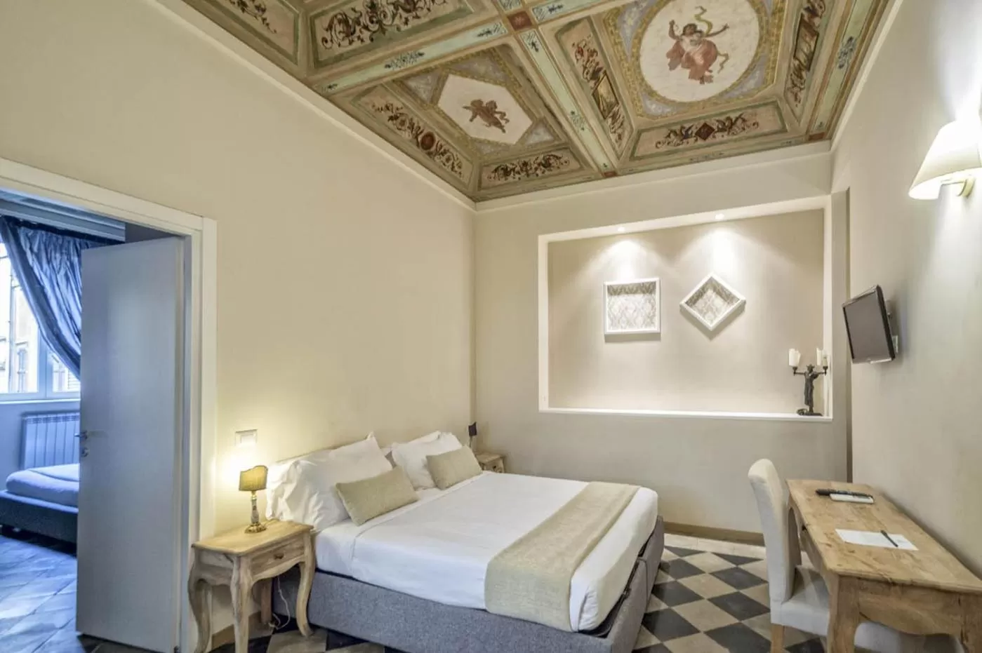 Bedroom, Bed in Little Queen Suite