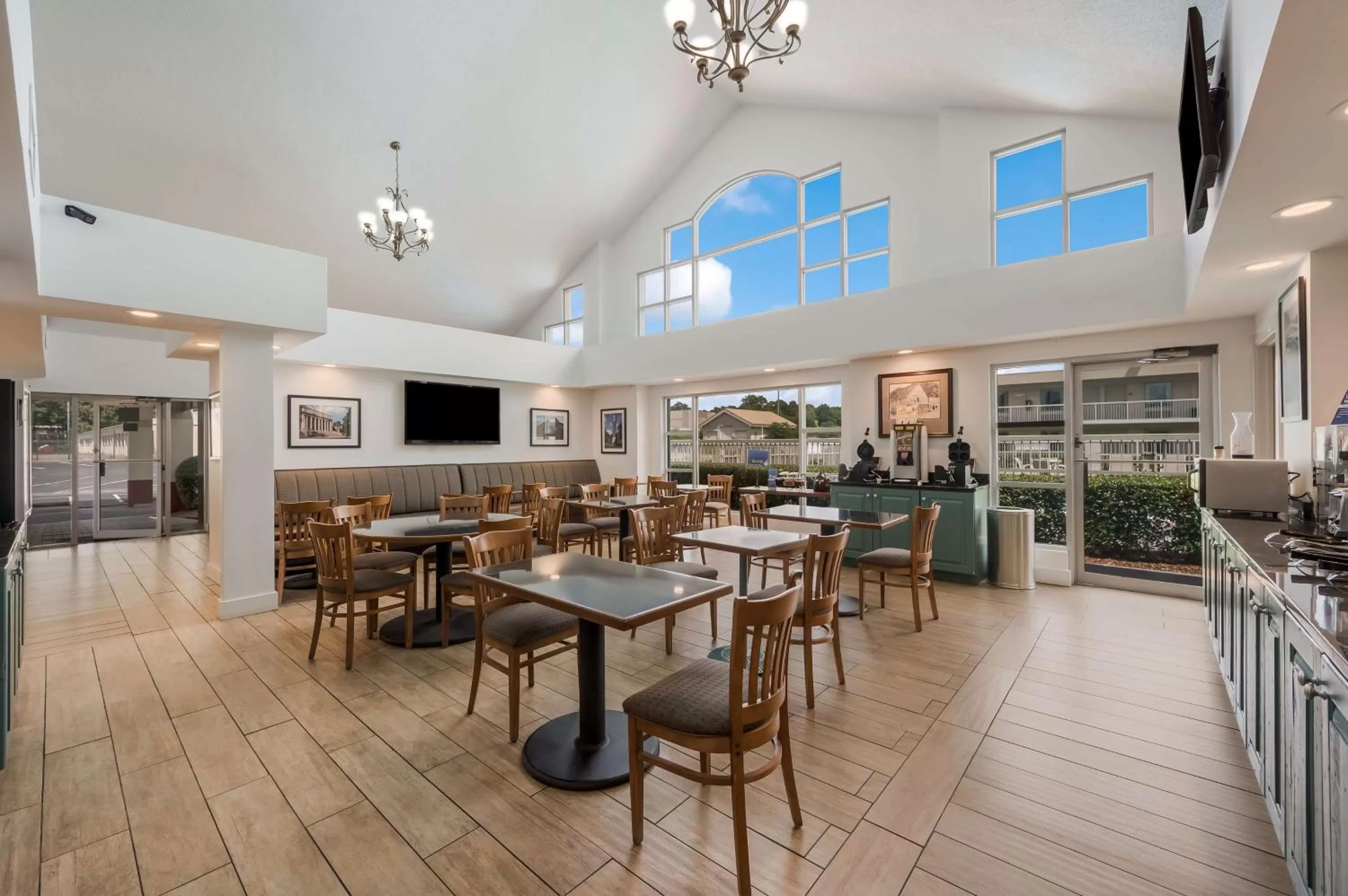 Breakfast in Best Western University Inn