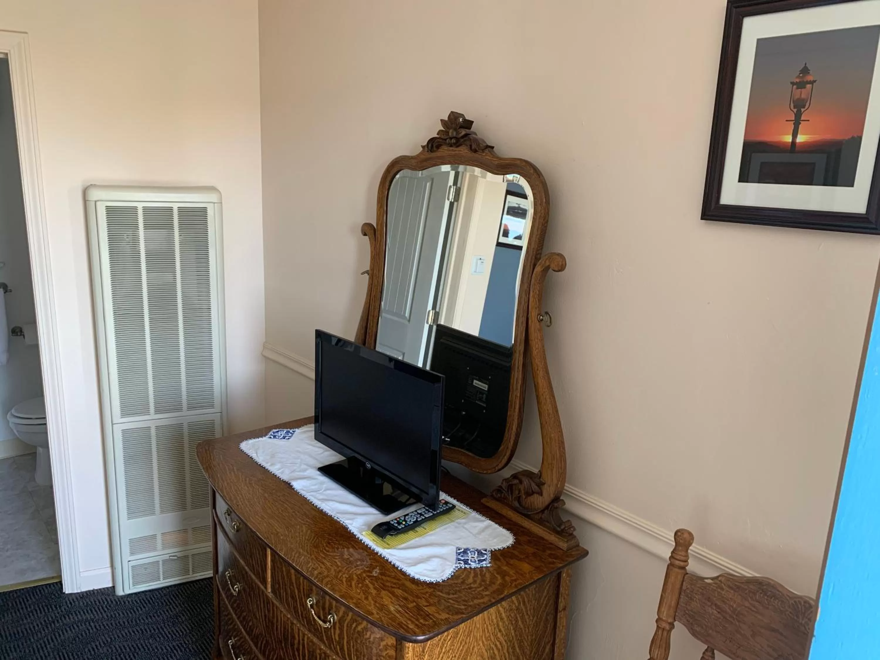 TV and multimedia in Sugarloaf Mountain Motel