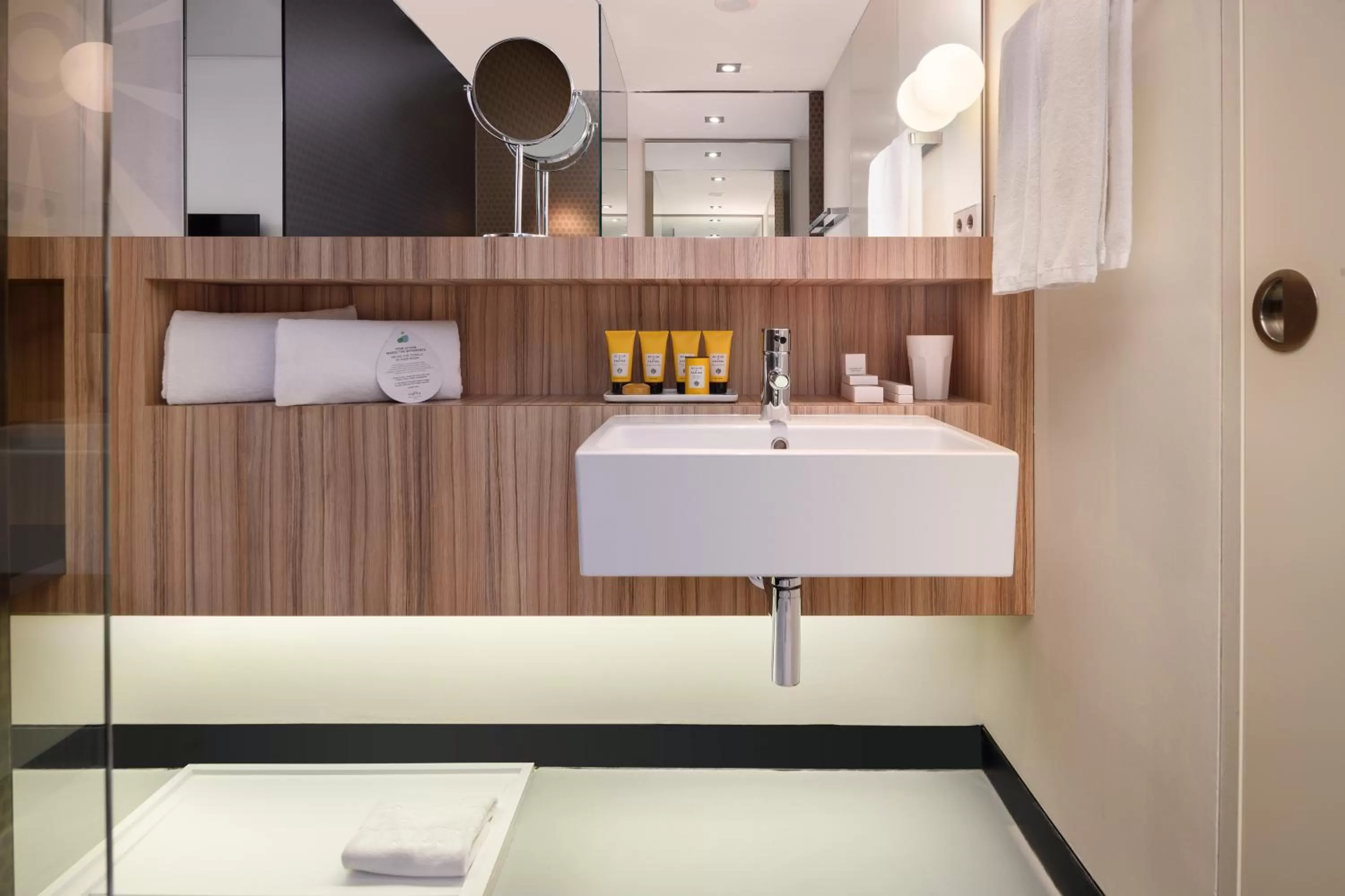 Bathroom in Inspira Liberdade Boutique Hotel