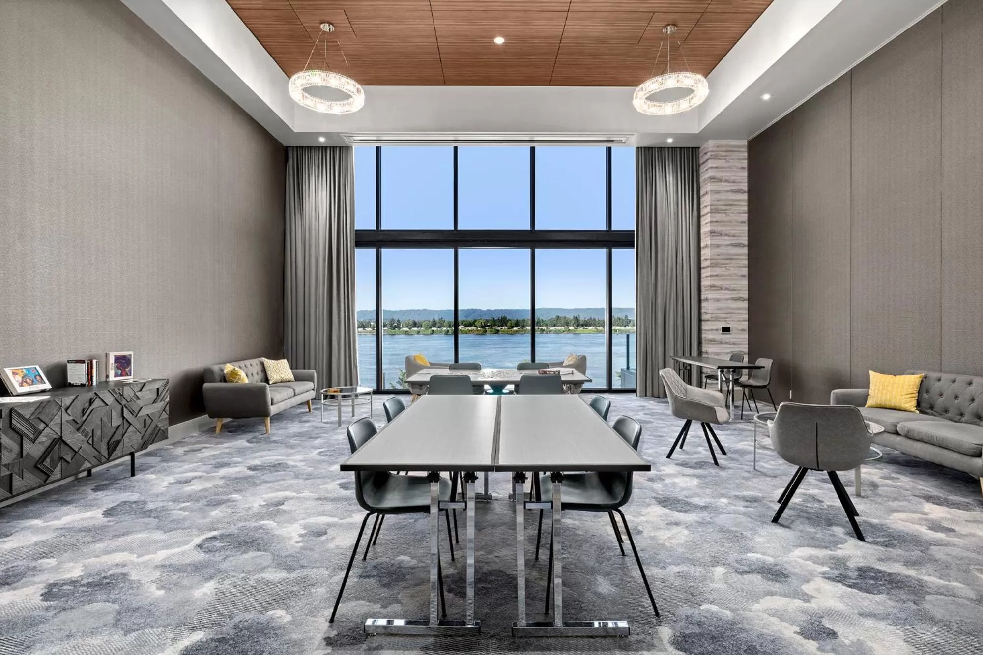 Property building in Hotel Indigo Vancouver Dwtn - Portland Area by IHG