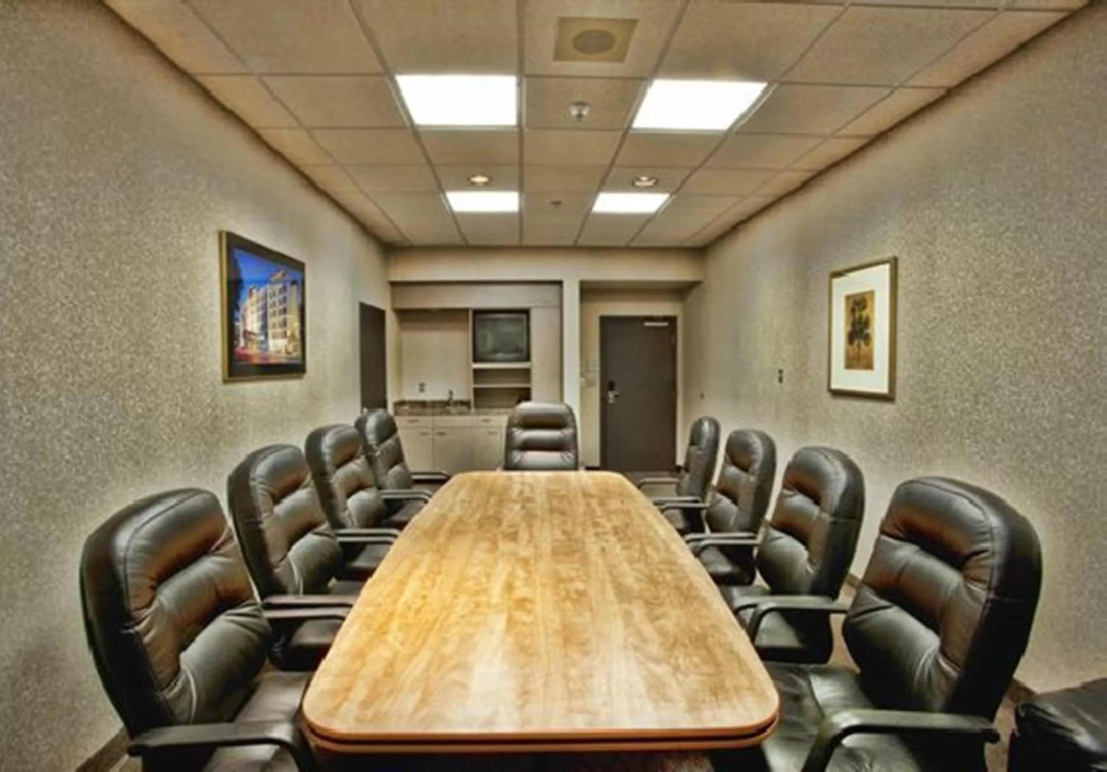 Business facilities in Humphry Inn and Suites