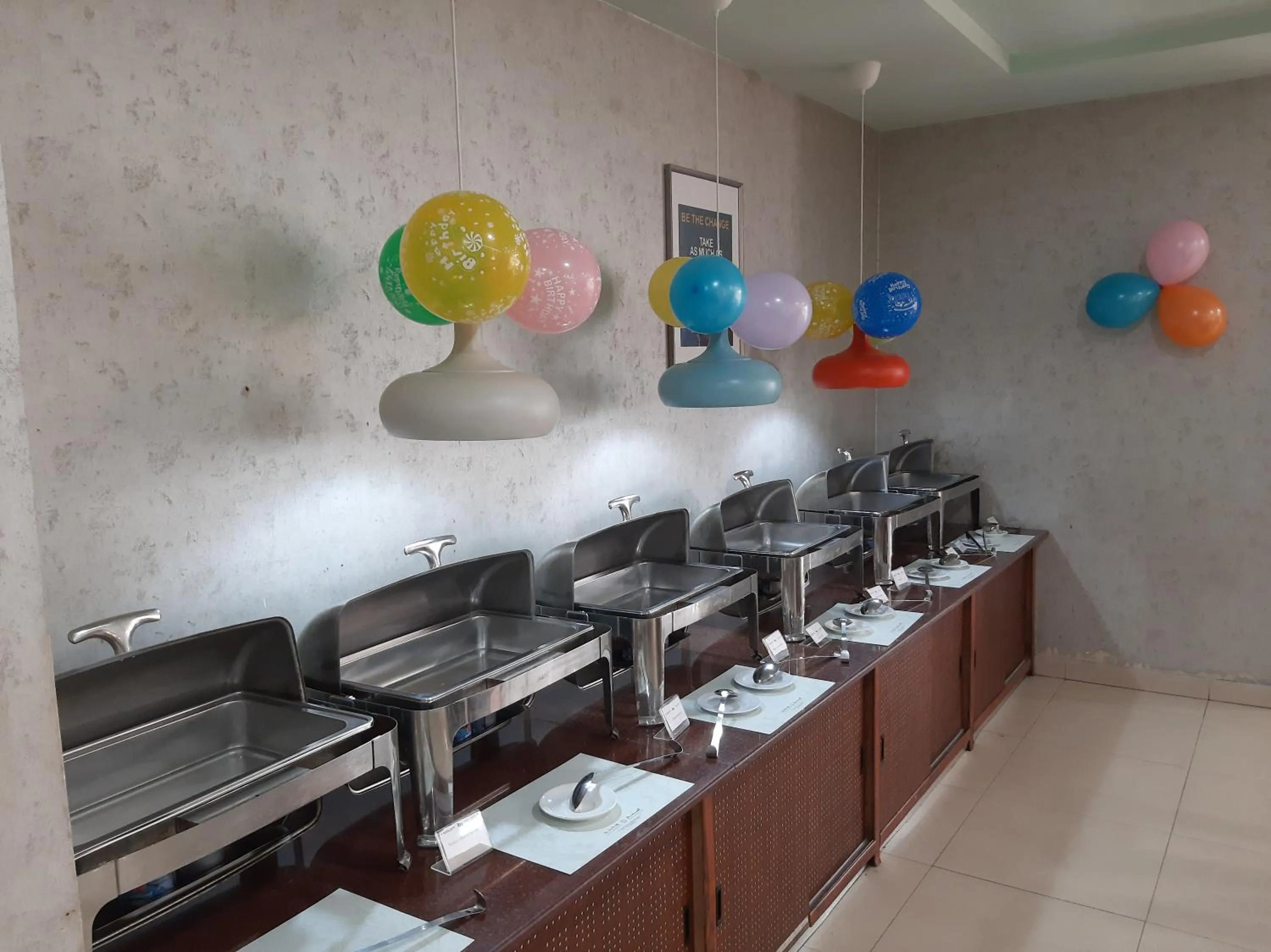 Restaurant/places to eat in Al Manar Grand Hotel Apartment