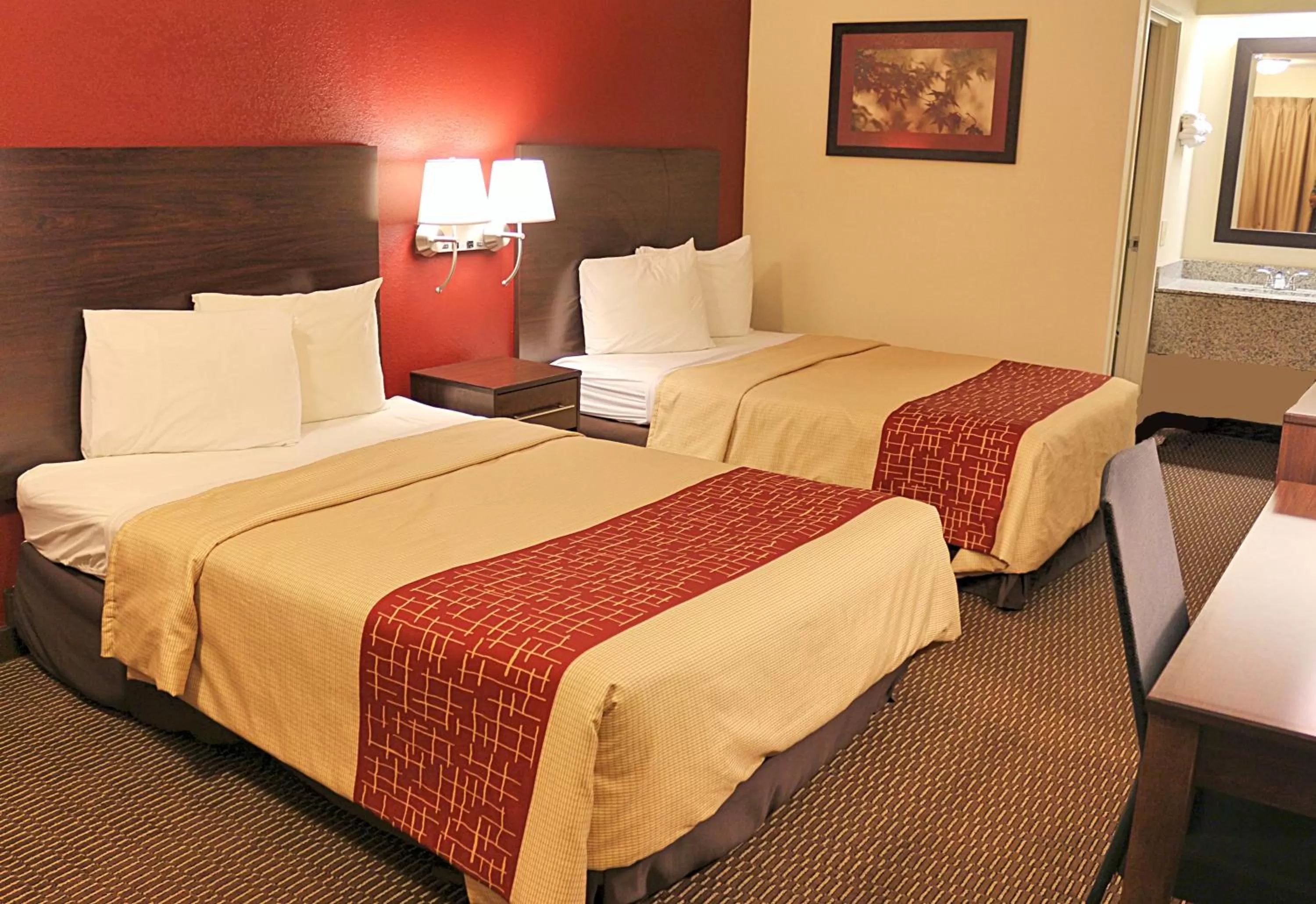 Photo of the whole room, Bed in Red Roof Inn Michigan City