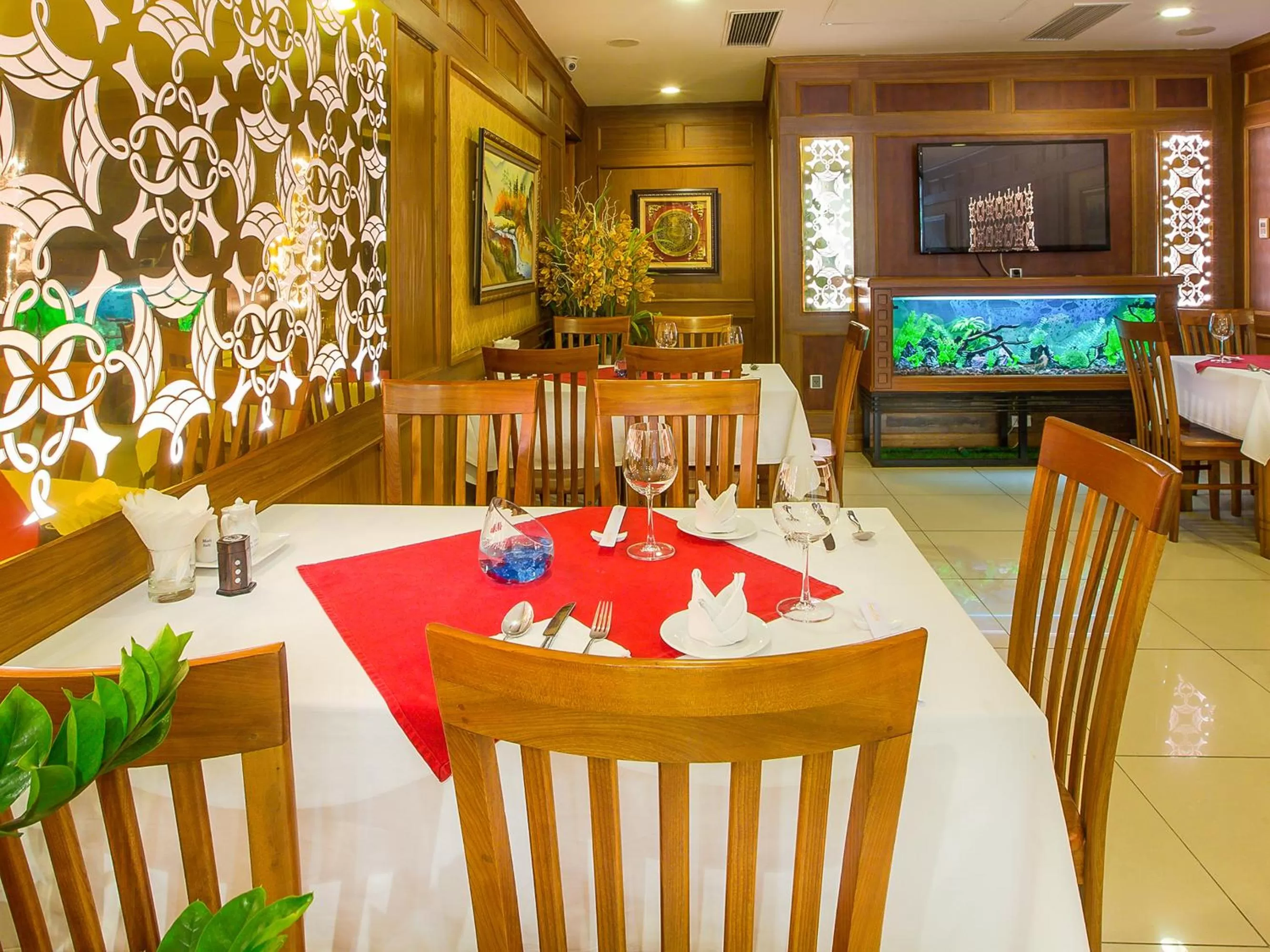 Restaurant/Places to Eat in Emerald Boutique Hotel