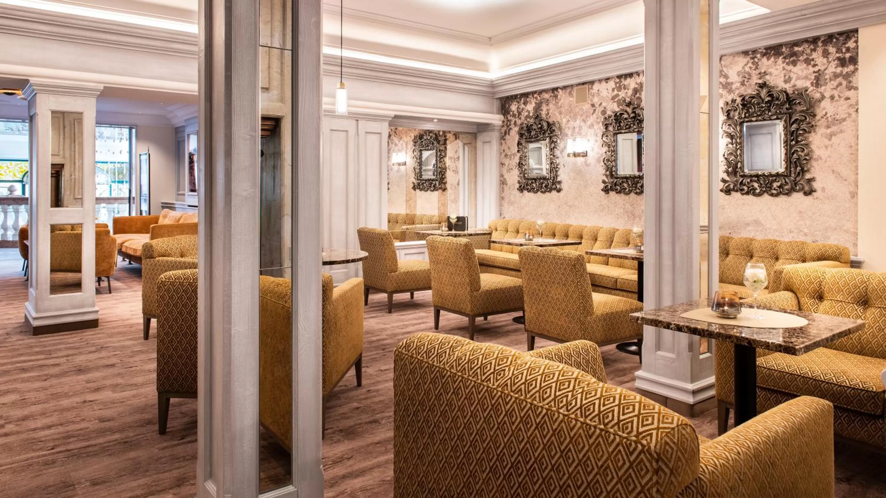 Lobby or reception in Parkhotel