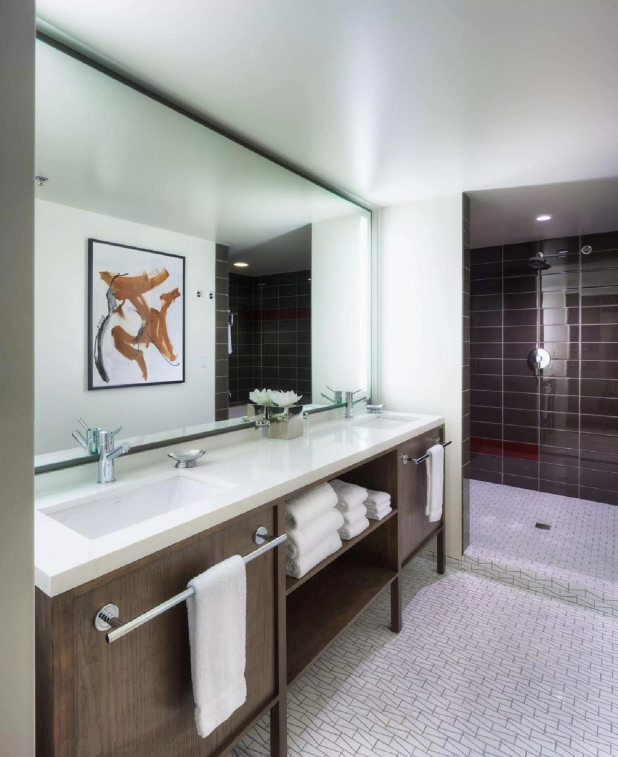 King Suite with Mobility Accessible Roll-In Shower in Hotel Eastlund - Best Western Premier Collection