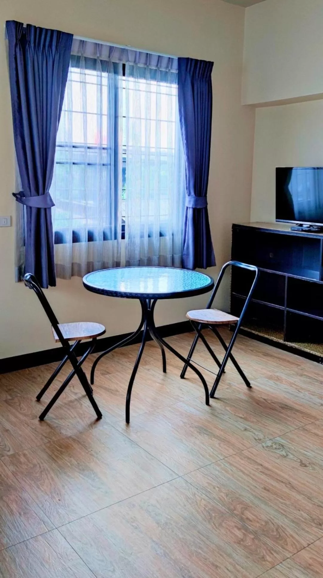 TV and multimedia in The Cube Sathorn Boutique Hotel เดอะ คิวบ์ สาทร บูติค โฮเทล Near BTS Surasak