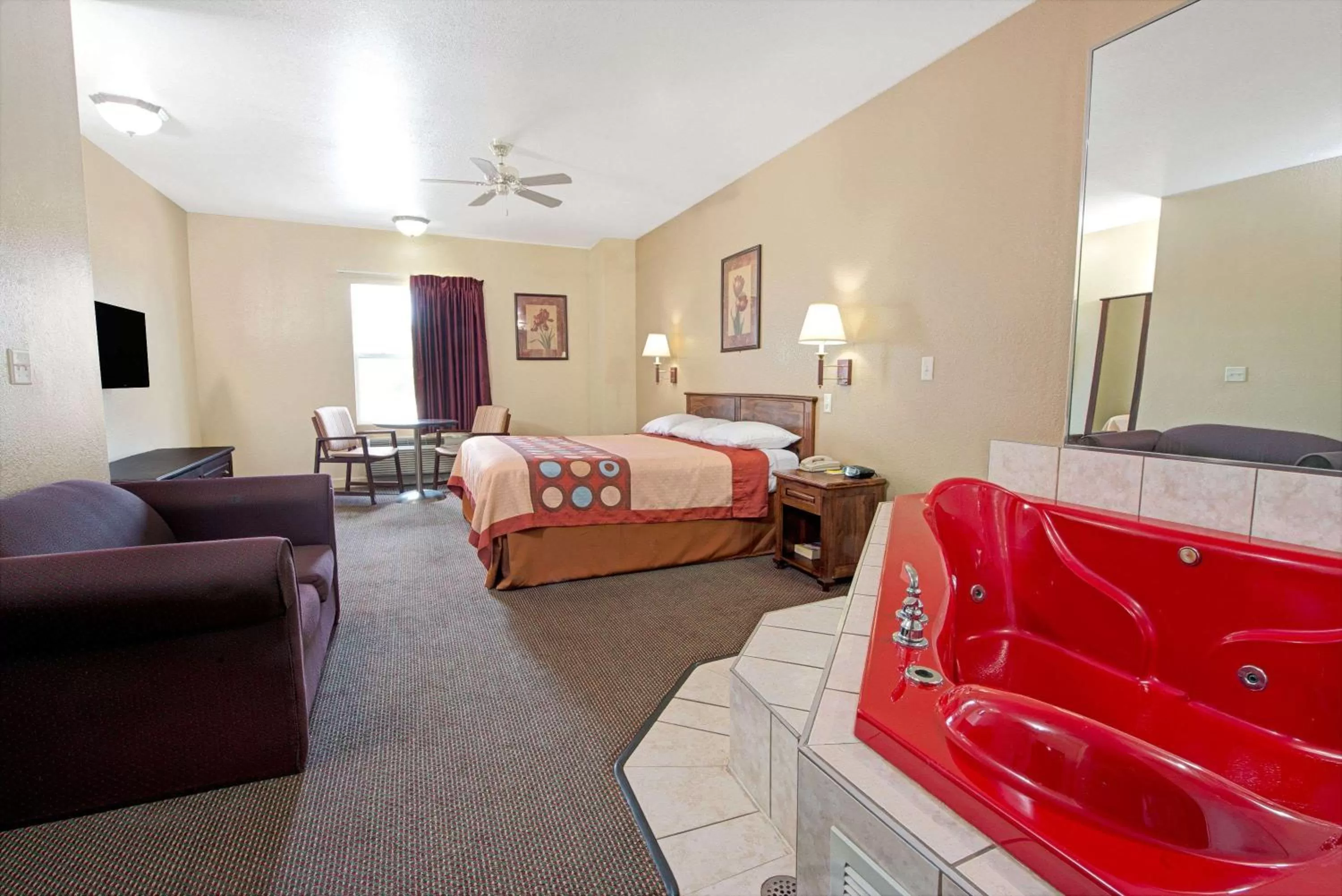 Photo of the whole room, Bed in Super 8 by Wyndham St. Louis Airport