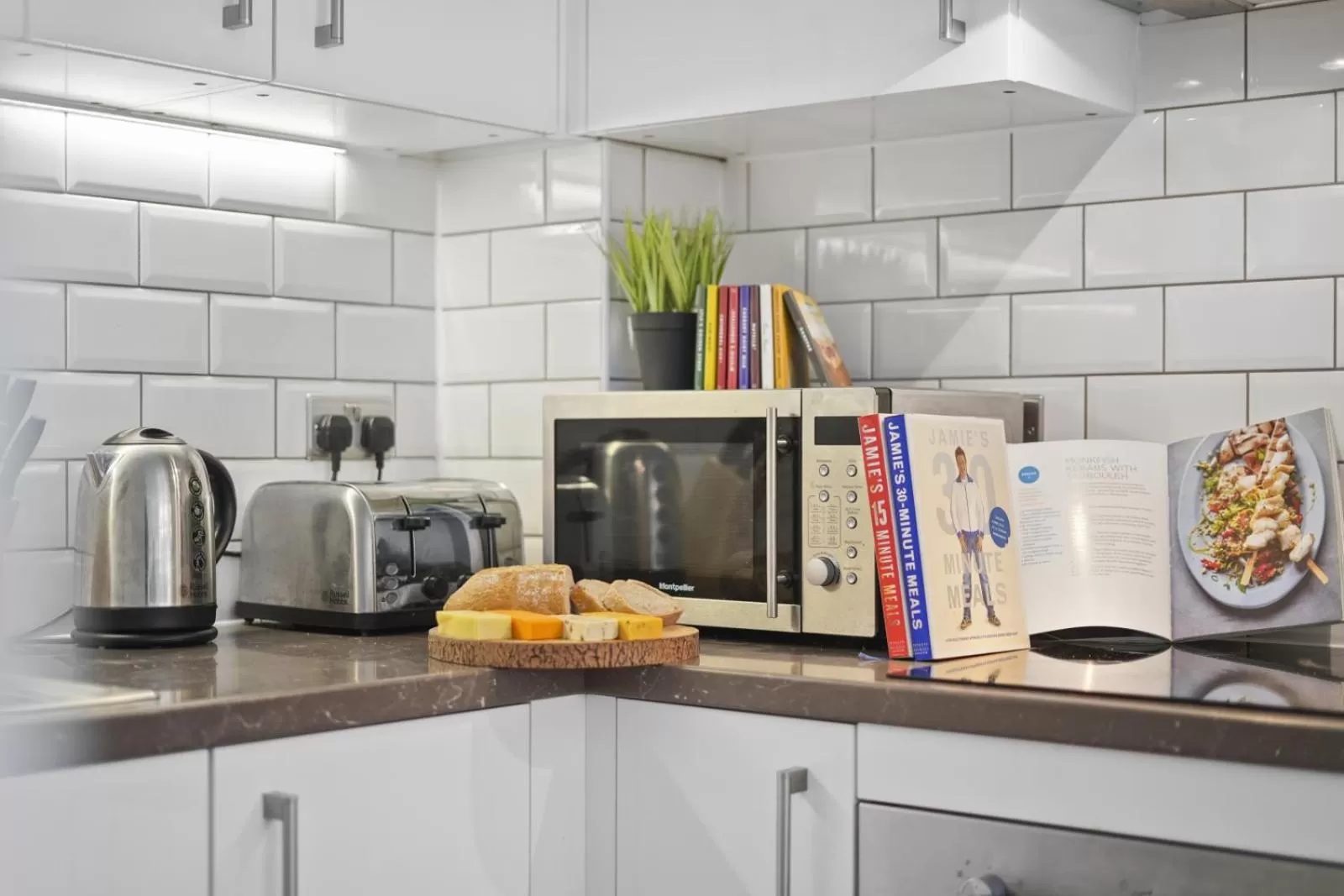 Coffee/tea facilities, Kitchen/Kitchenette in Onyx O2 Arena Brindley Place Broad Street Large Spacious Apartment