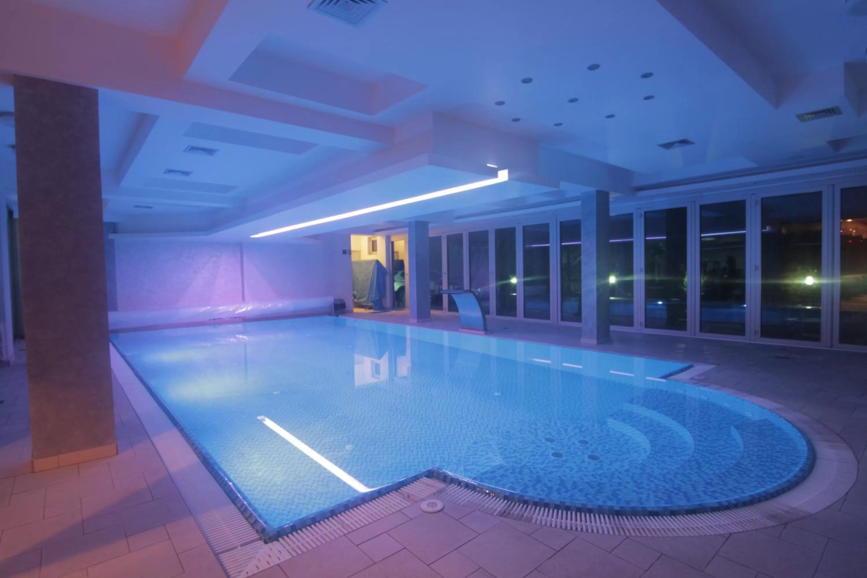 Swimming Pool in Hotel Golf