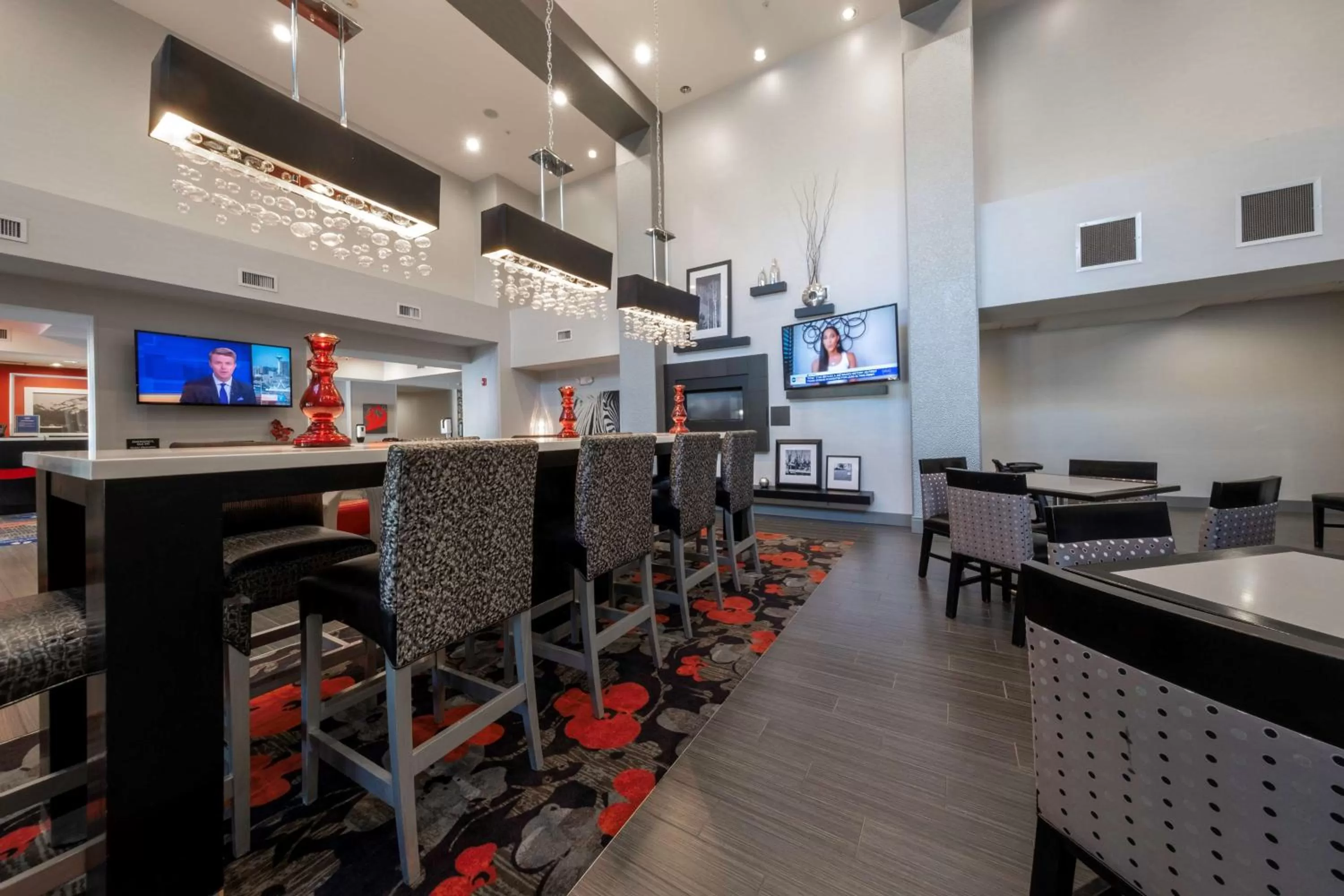 Lobby or reception in Hampton Inn & Suites DuPont