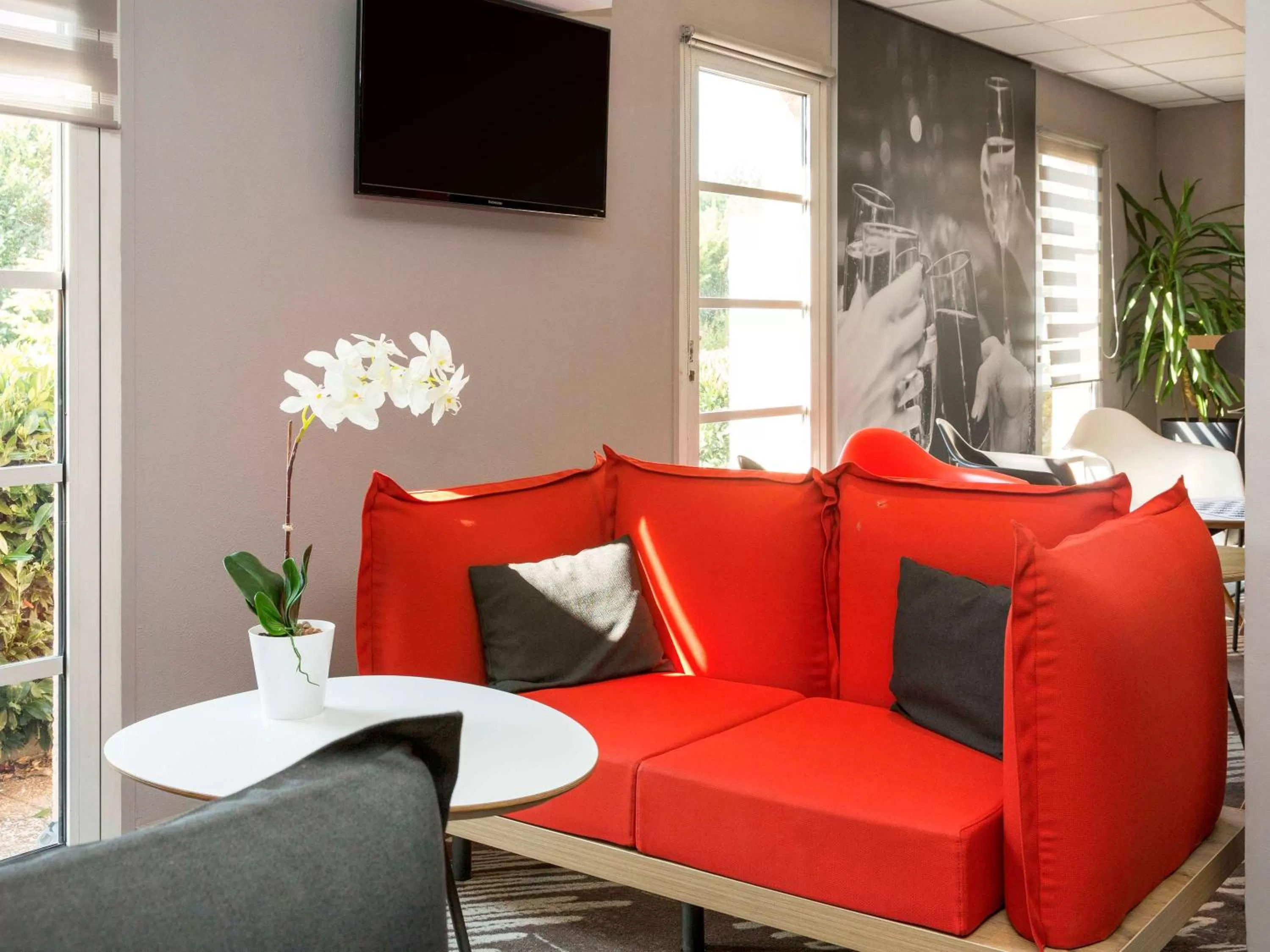 Lounge or bar in Ibis Budget Sisteron