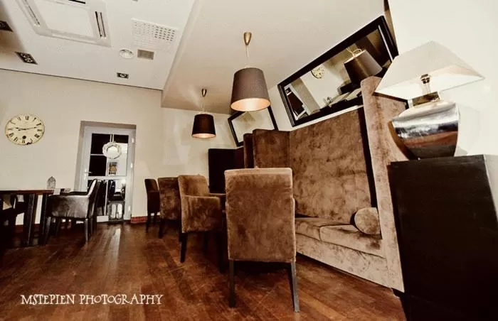 Lounge or bar in Hotel Nowy Dwór Elizy blisko Sky Bridge