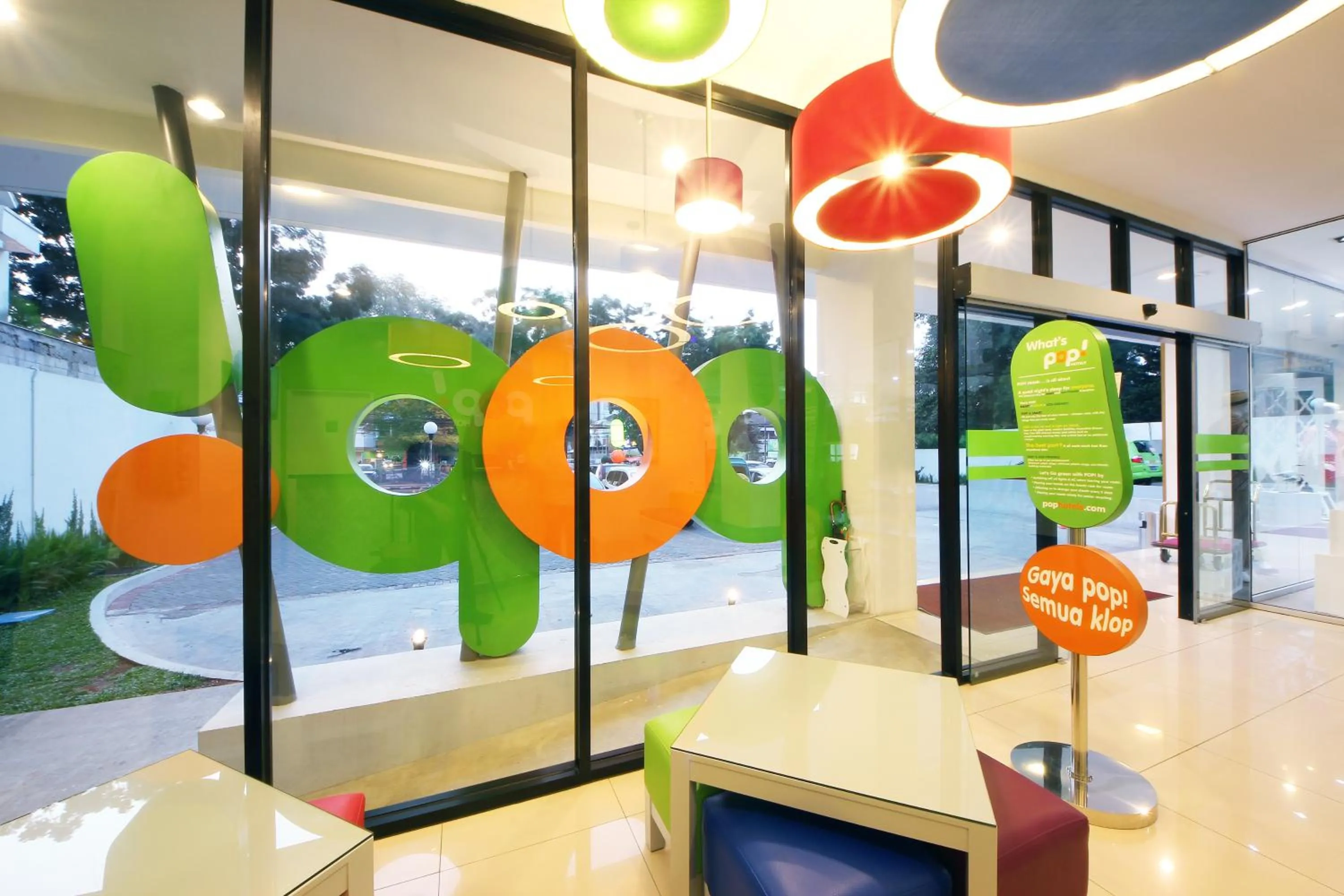 Lobby or reception in POP! Hotel Tebet Jakarta