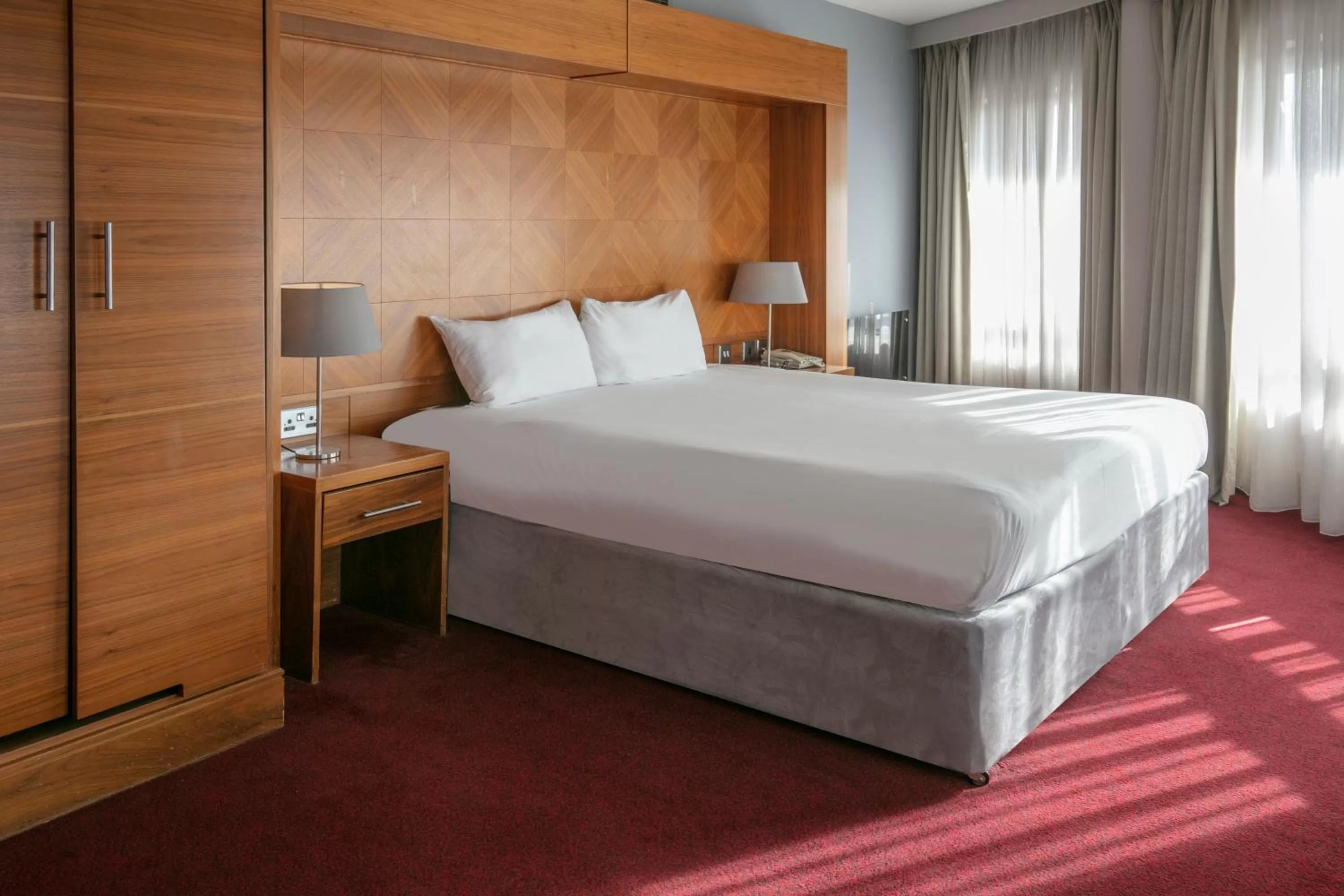 Bedroom, Bed in The Crown London, WorldHotels Distinctive