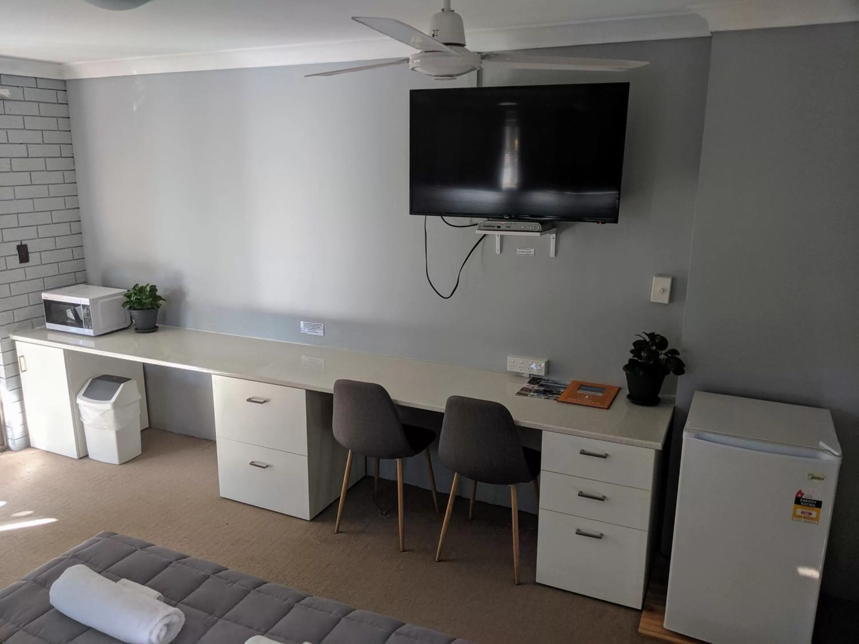 Bedroom in City Lights Motel