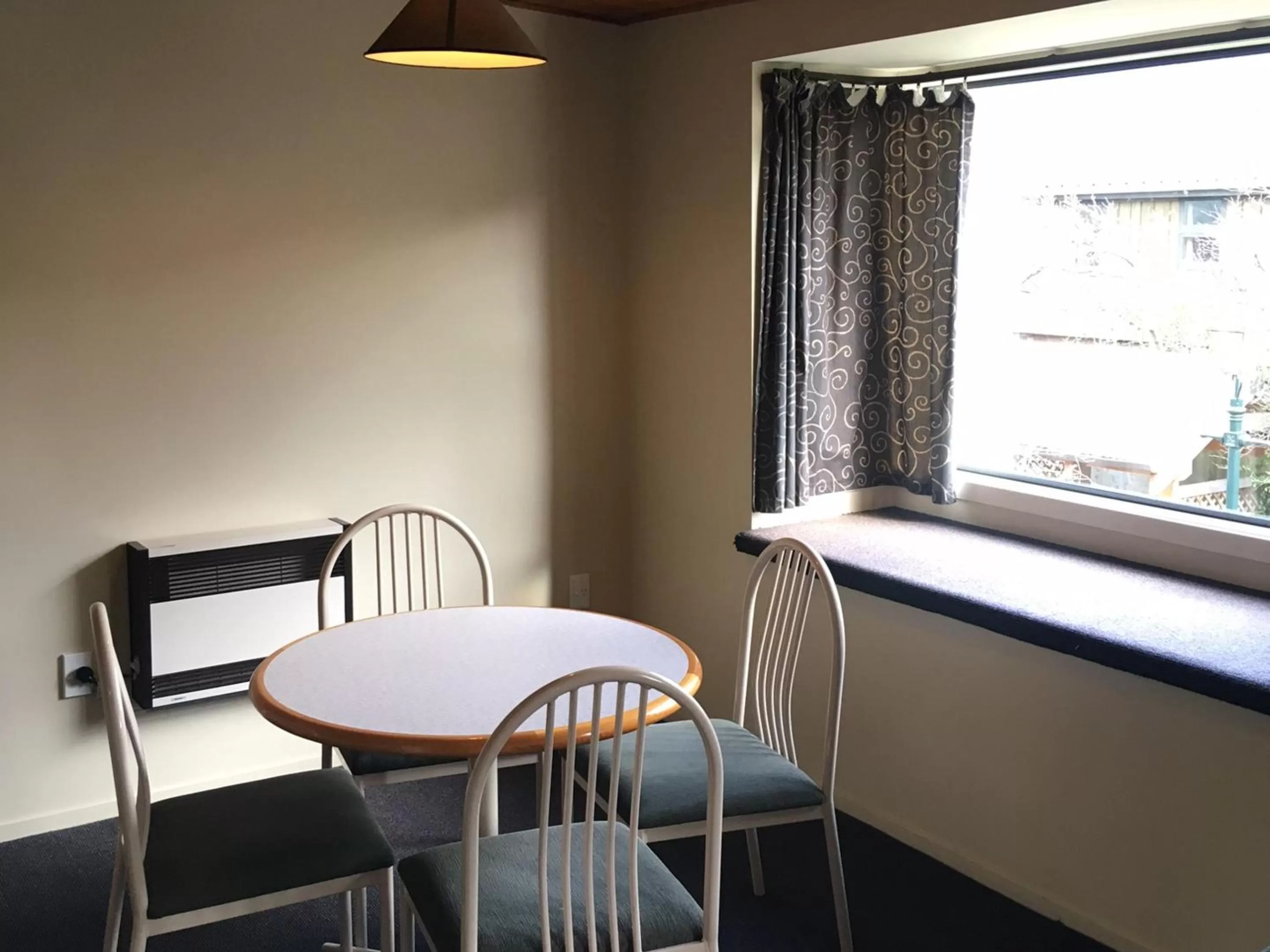 Dining area in Woodlands Motels And Apartments