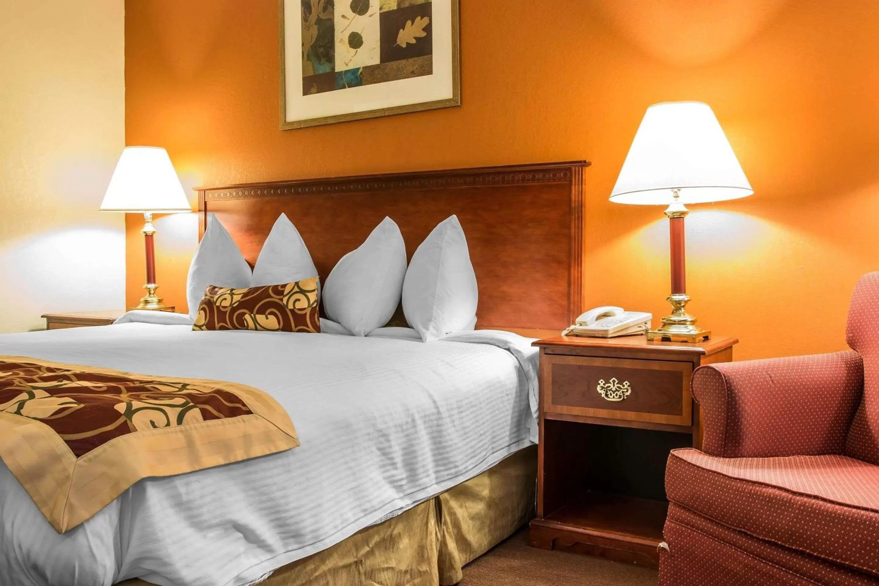 Photo of the whole room, Bed in Rodeway Inn Muskegon Airport