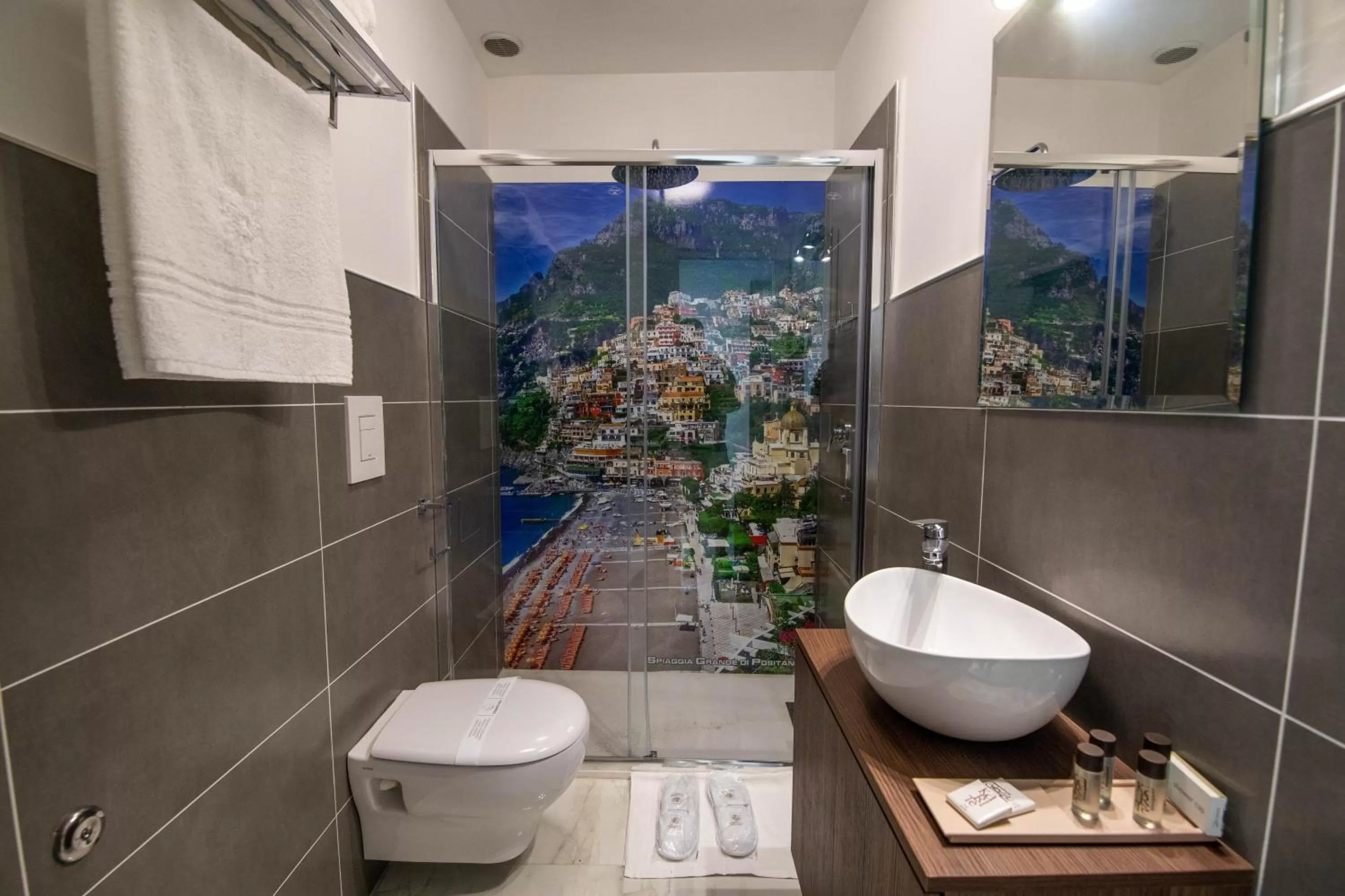 Bathroom in Palazzo Caracciolo del Sole