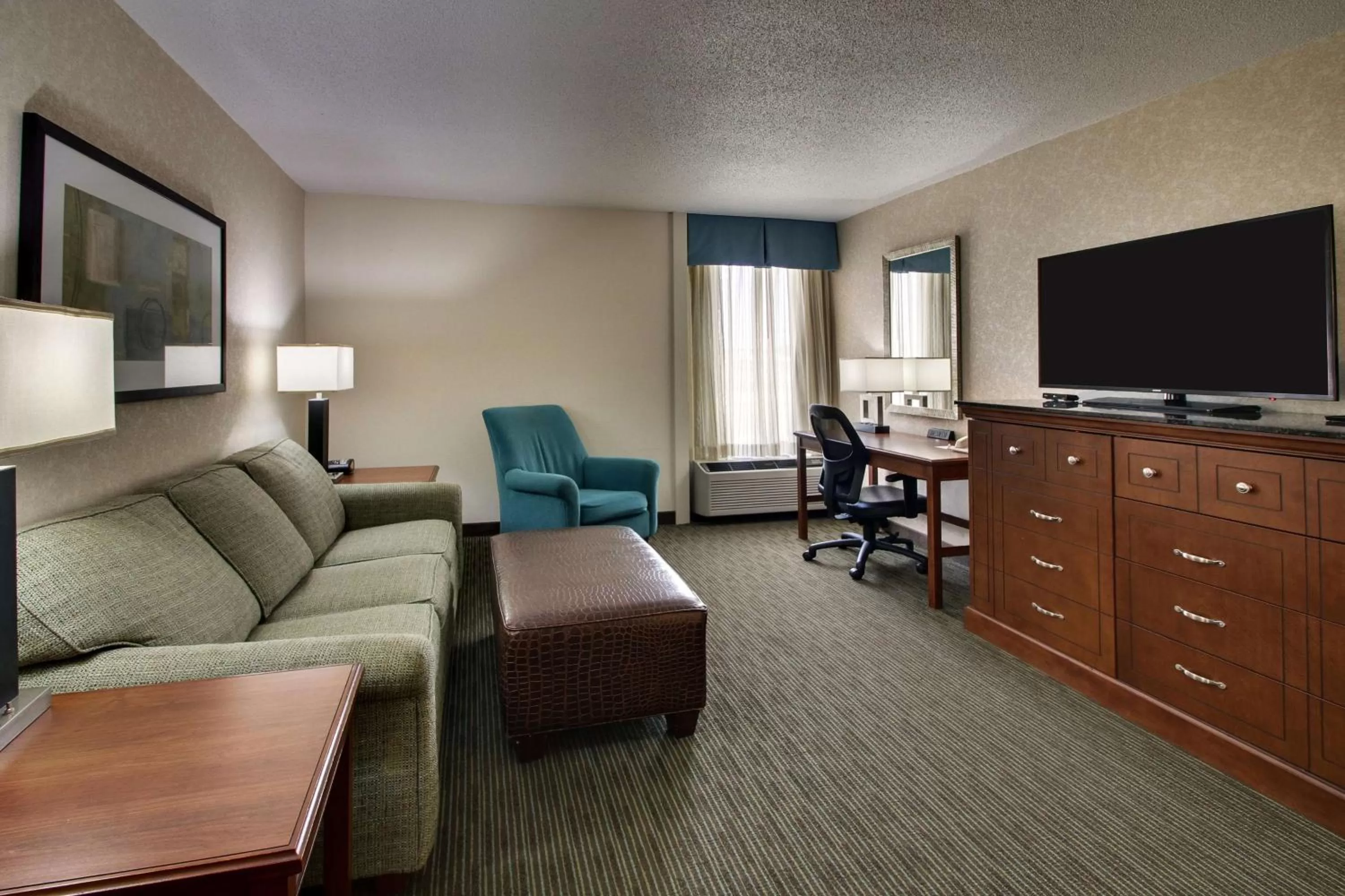 Superior Queen Suite with Sofa Bed - Accessible, Tub in Drury Inn & Suites Cape Girardeau