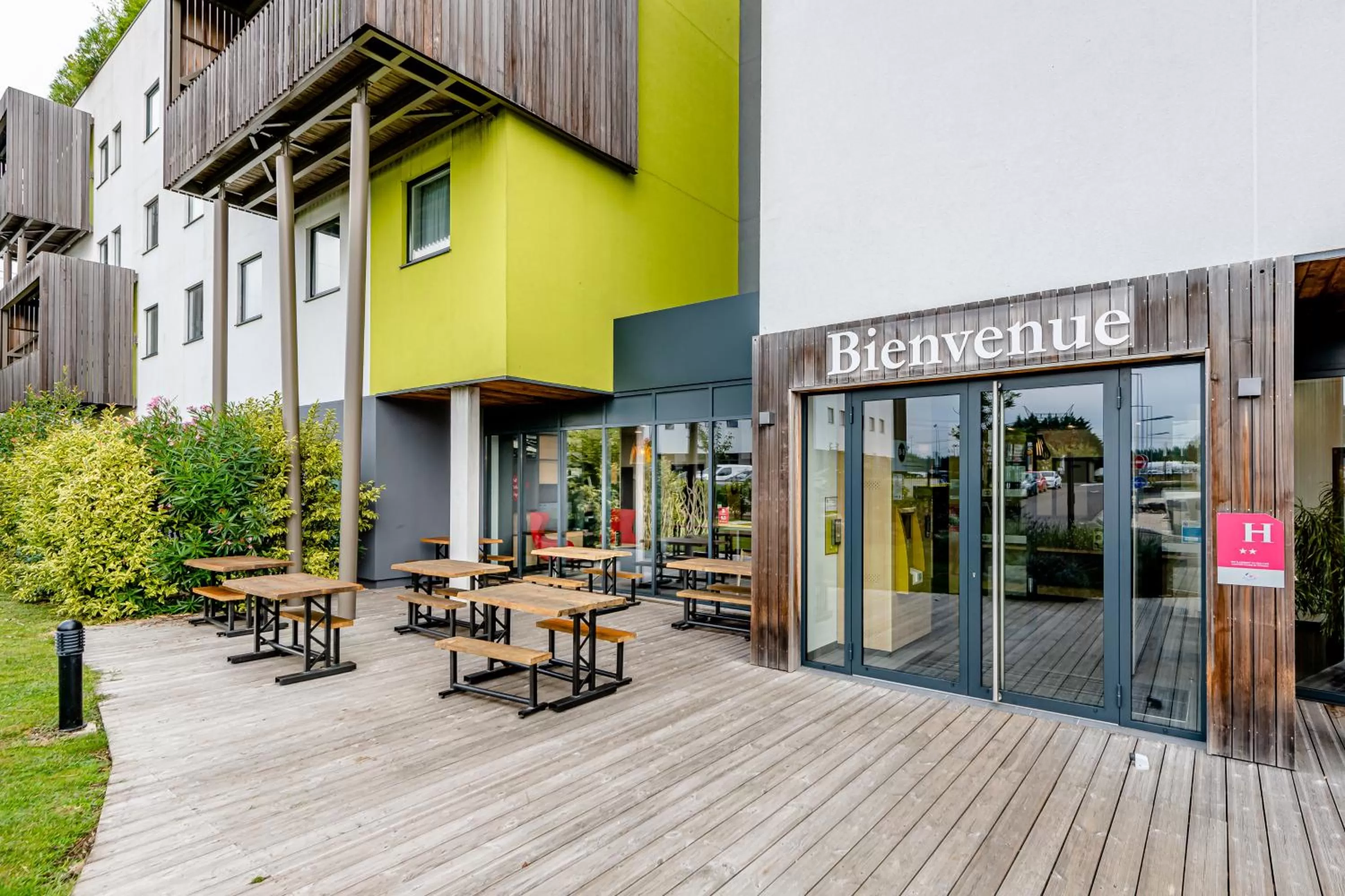 Facade/entrance in B&B HOTEL Bordeaux Est