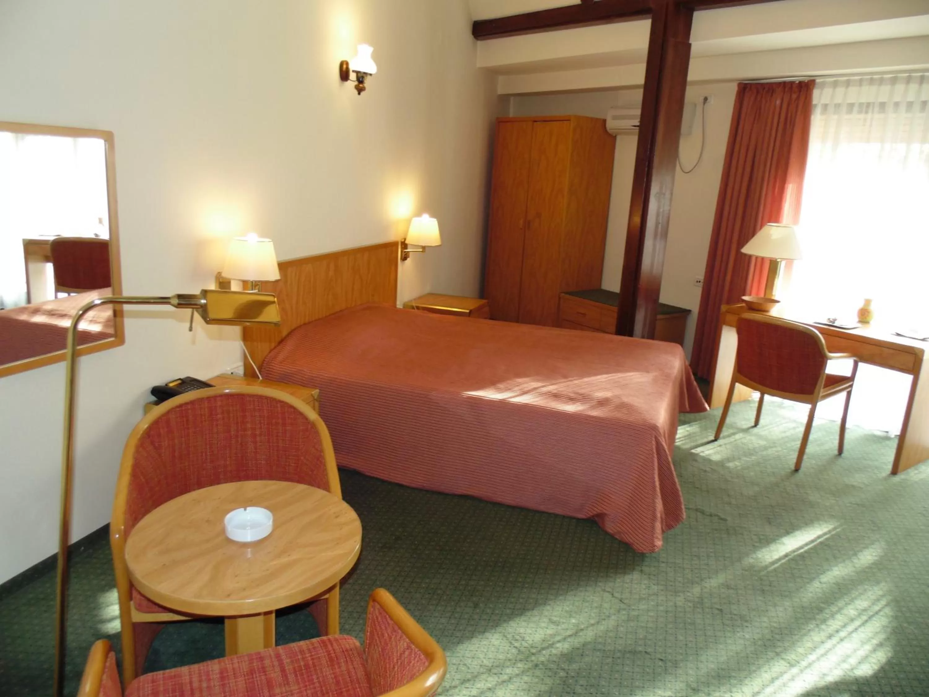 Photo of the whole room, Bed in Curtea Brasoveana