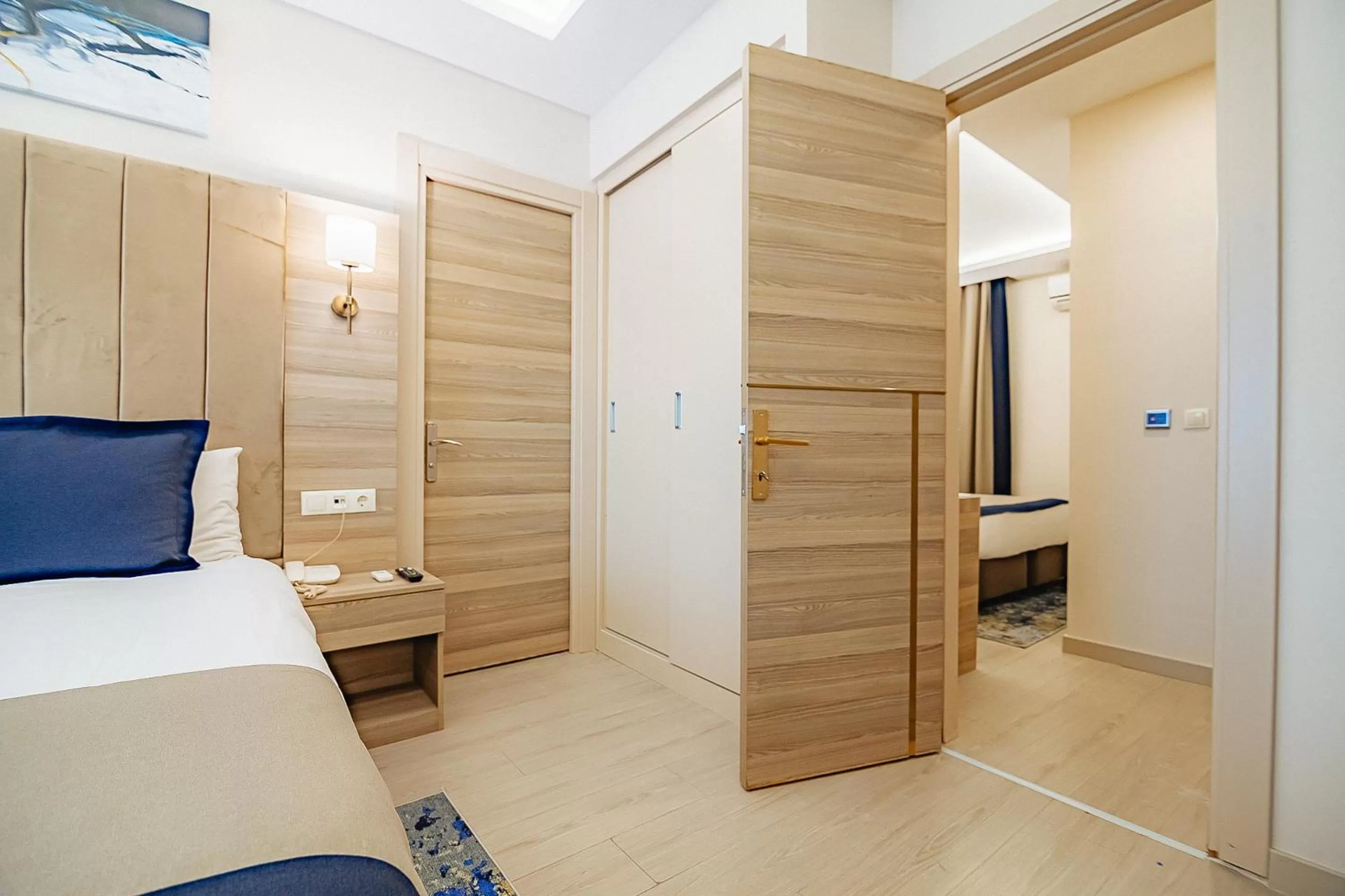 Photo of the whole room, Bed in The Milltown Hotel