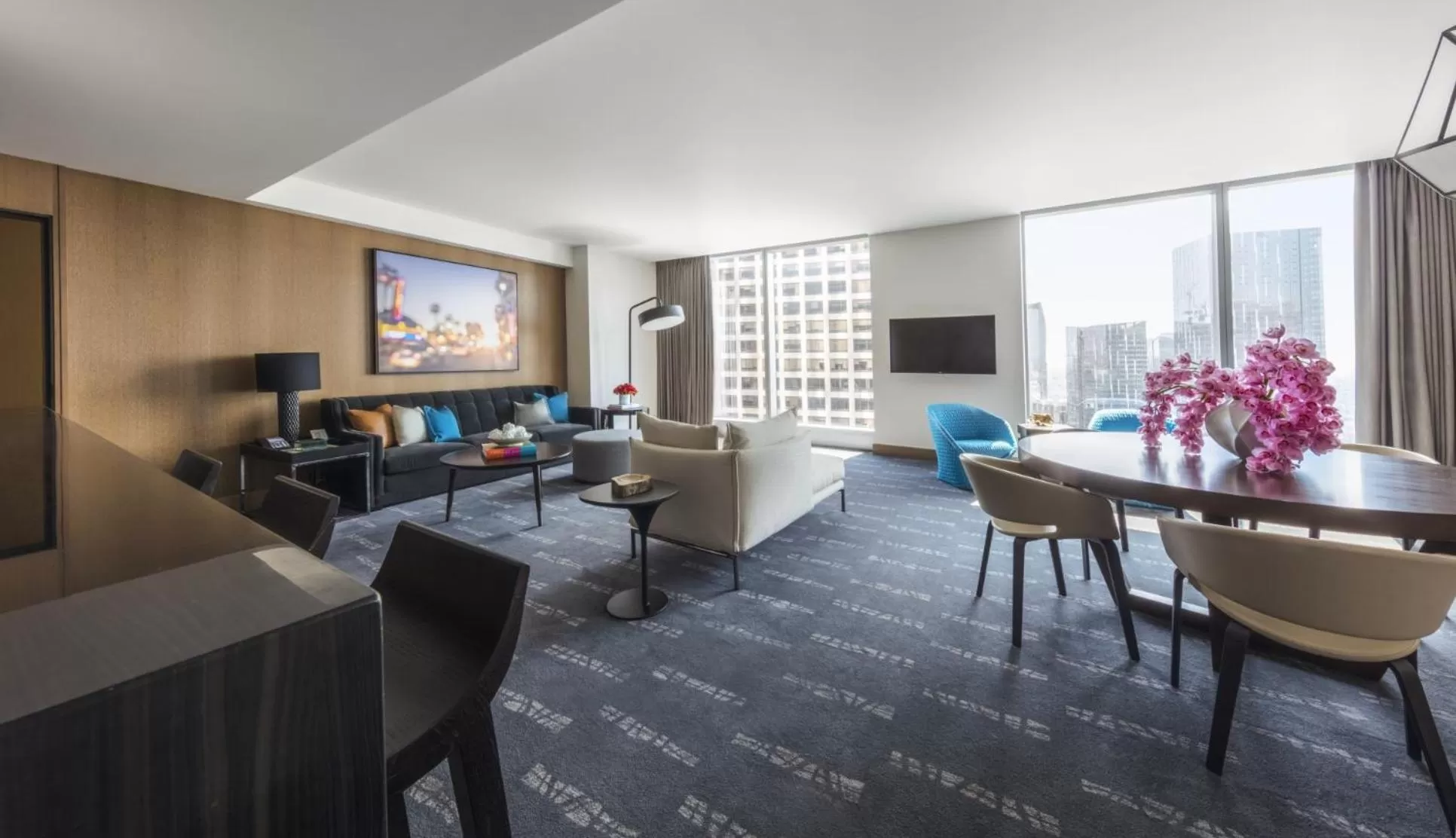 Living room in InterContinental - Los Angeles Downtown by IHG