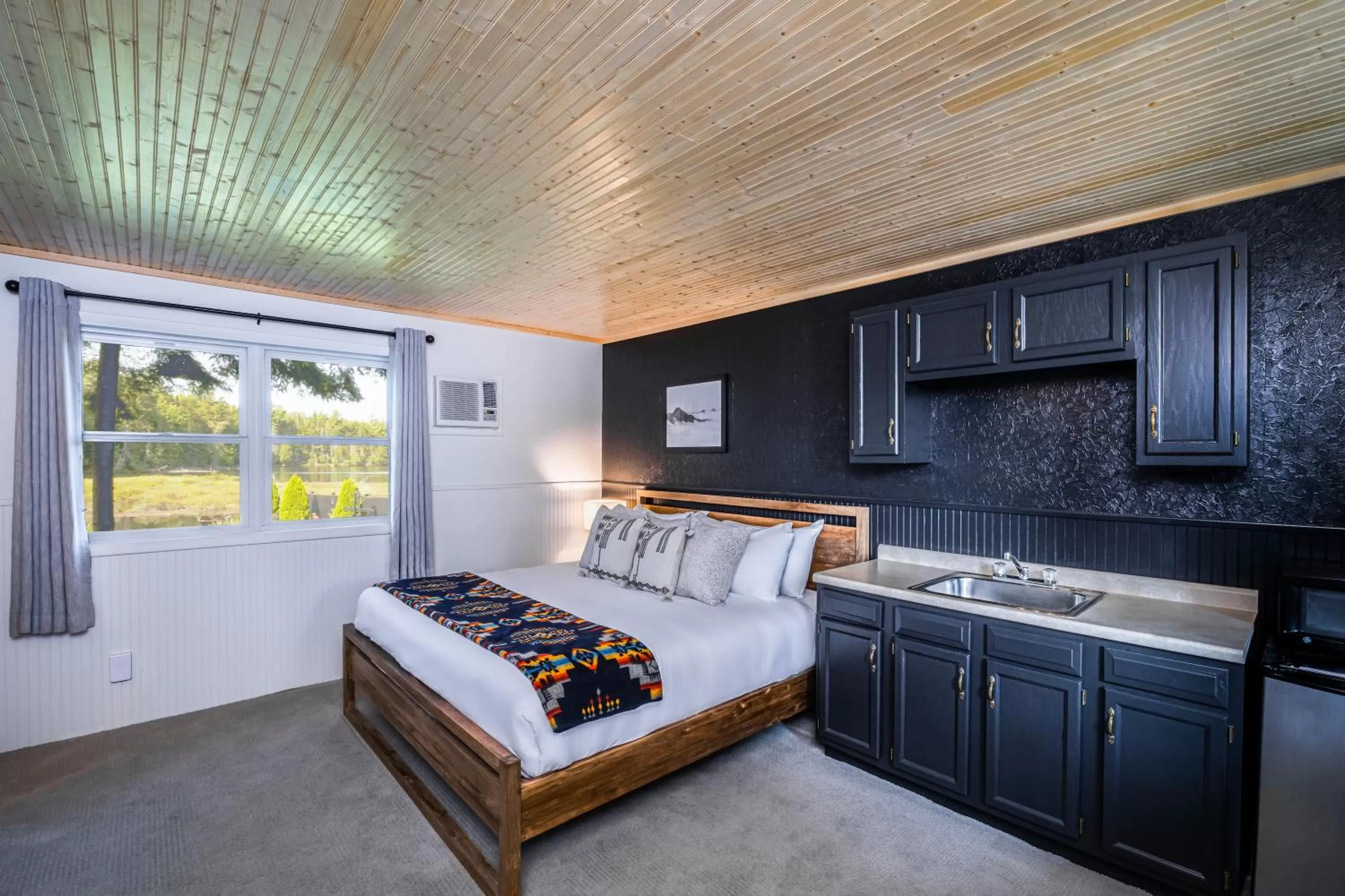 King Room with Lake View in Placid Bay Hotel