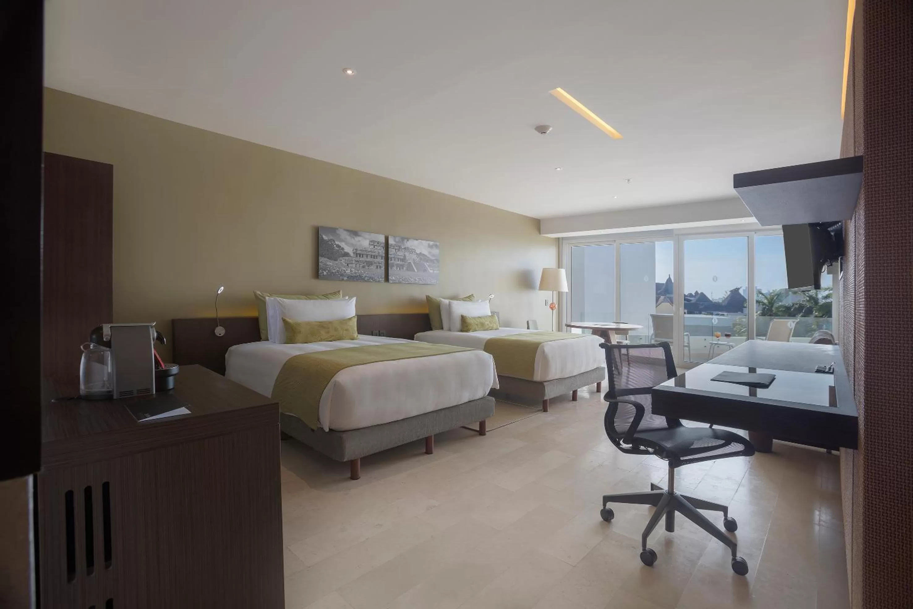 Photo of the whole room, Bed in Presidente InterContinental Cancun Resort