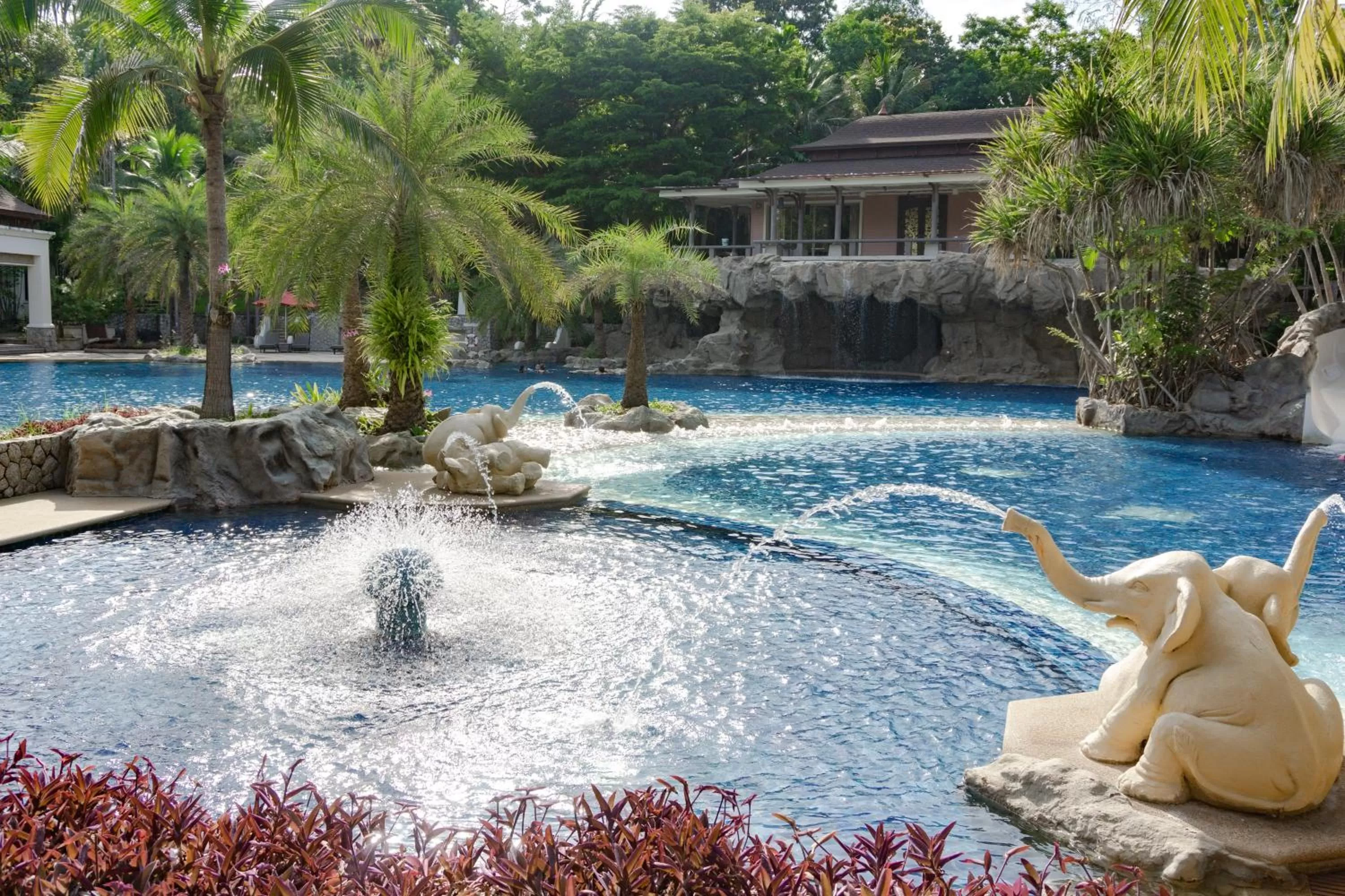 Swimming pool in Springfield Village Golf & Spa