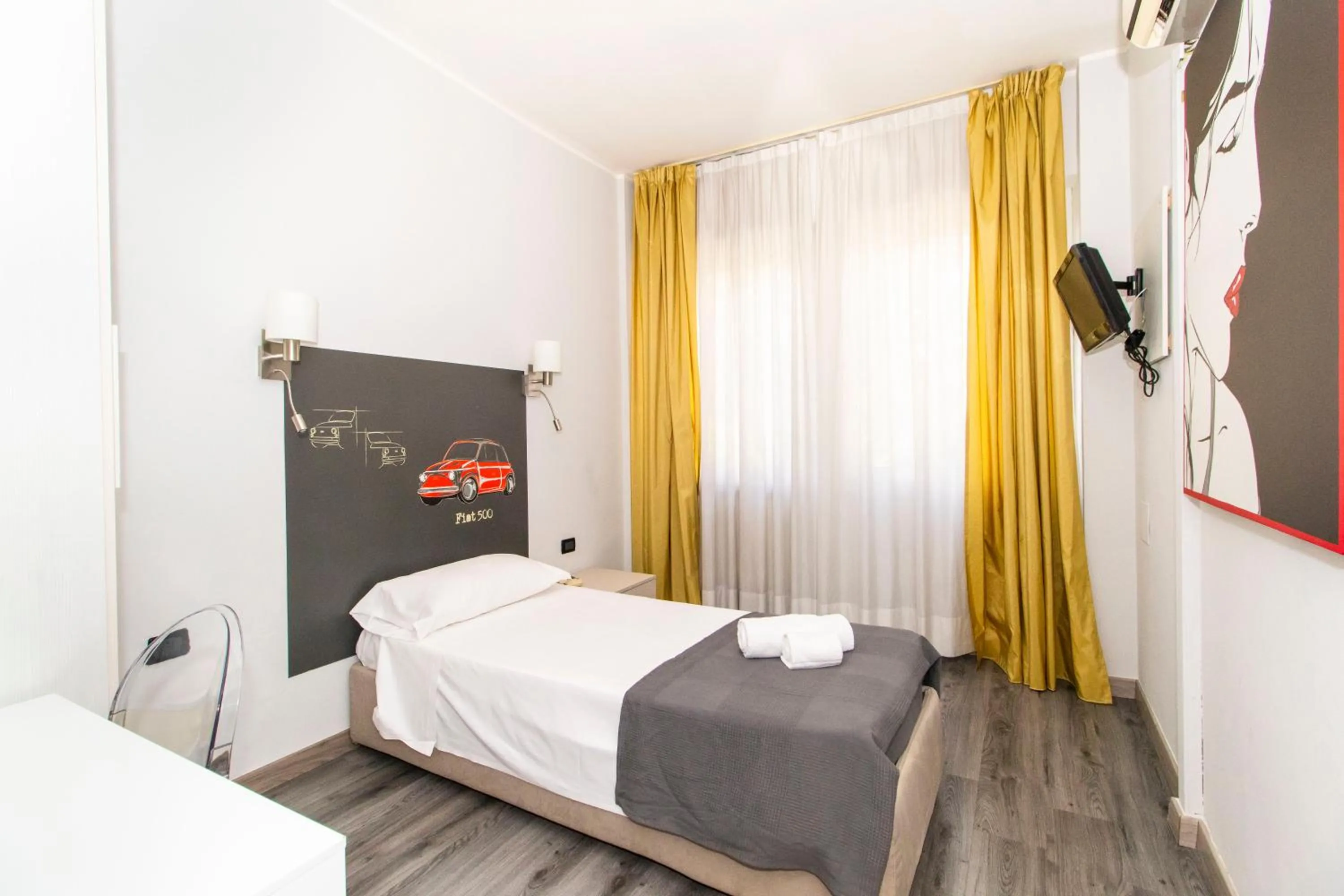 Photo of the whole room, Bed in Hotel Cristallo Torino