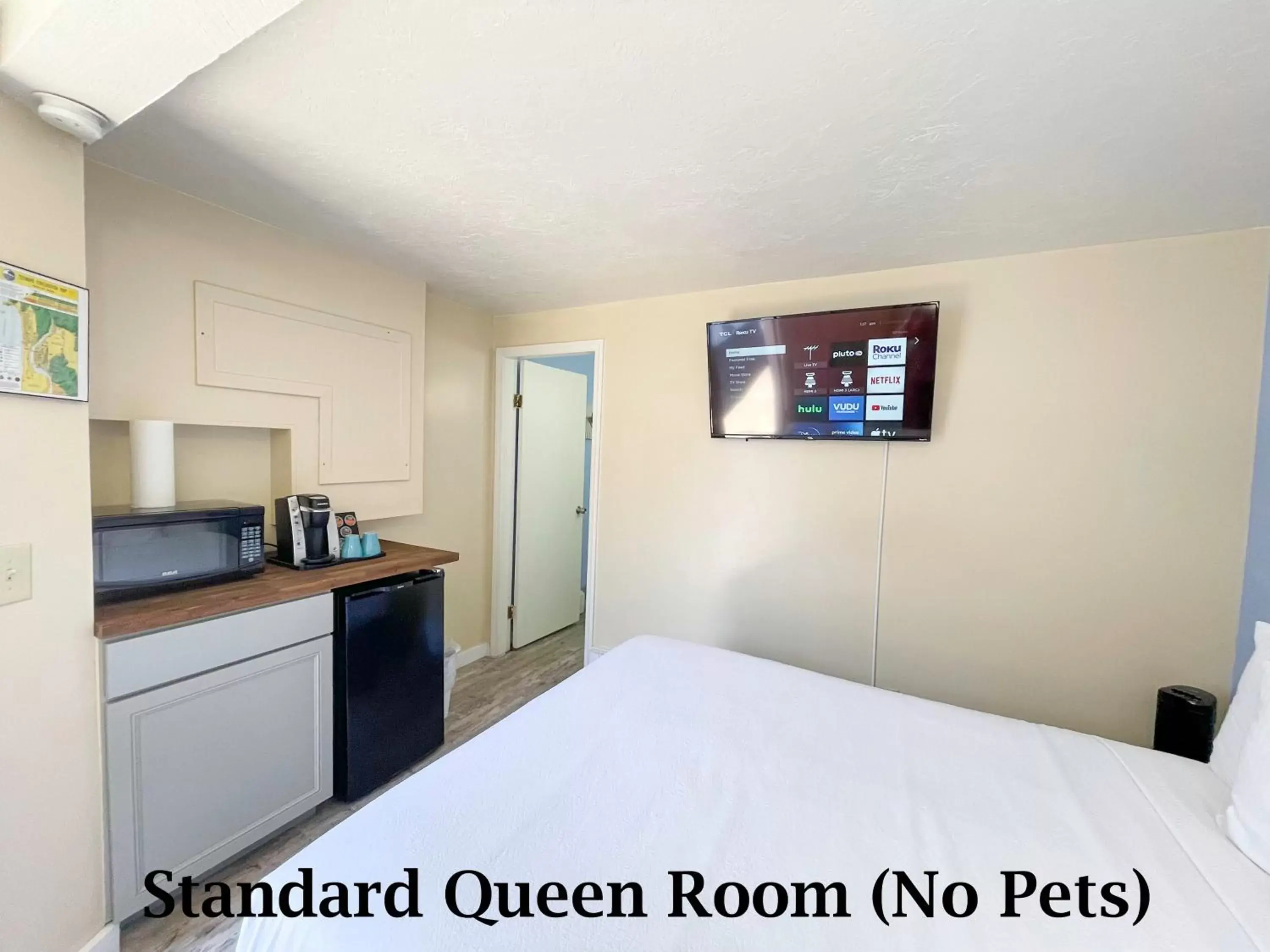 Standard Queen Room (No Pets) in The Anchorage Motel Standard Queen Room (No Pets) in The Anchorage Motel