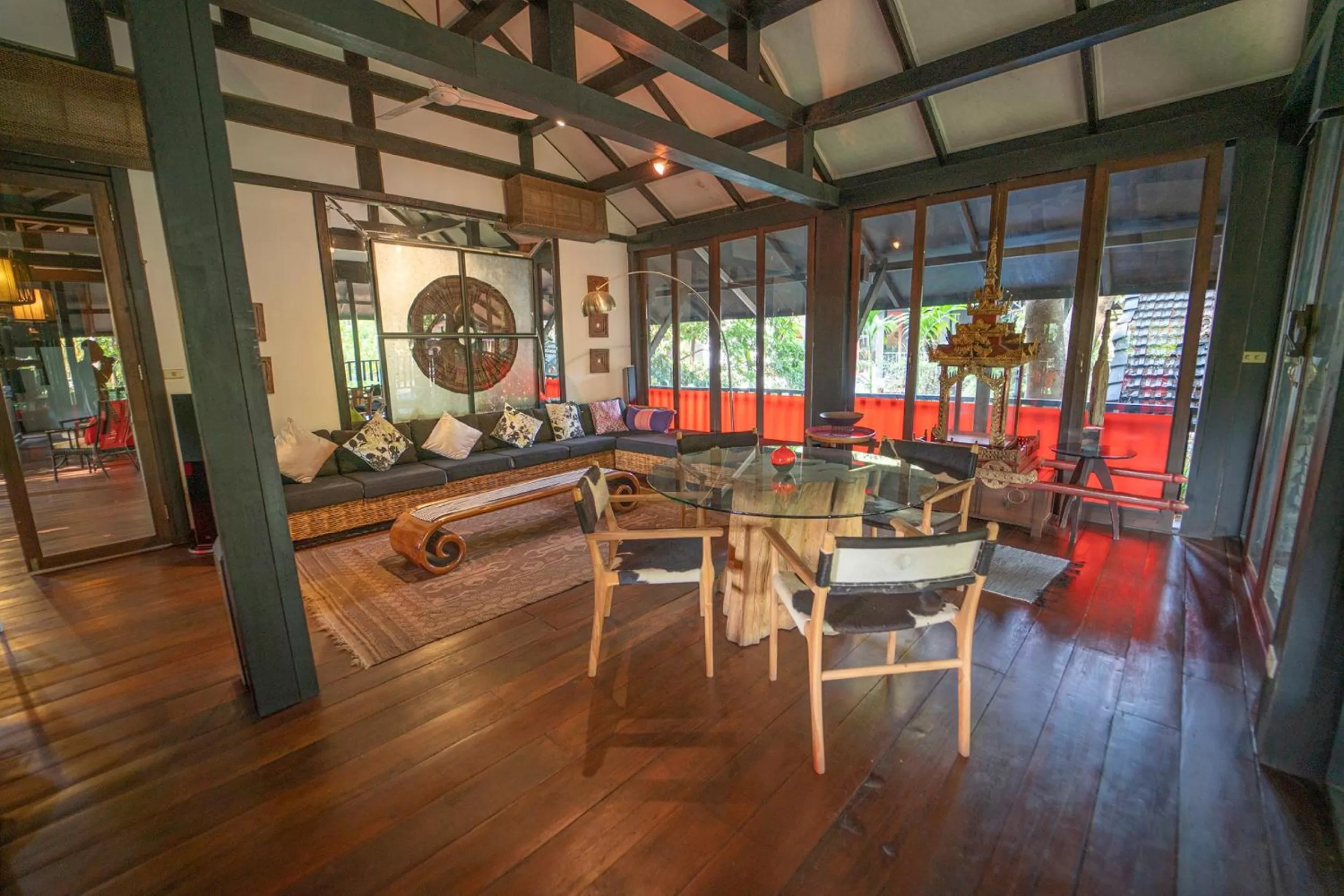 Dining area in Baan Suan Residence เฮือนพักบ้านสวน