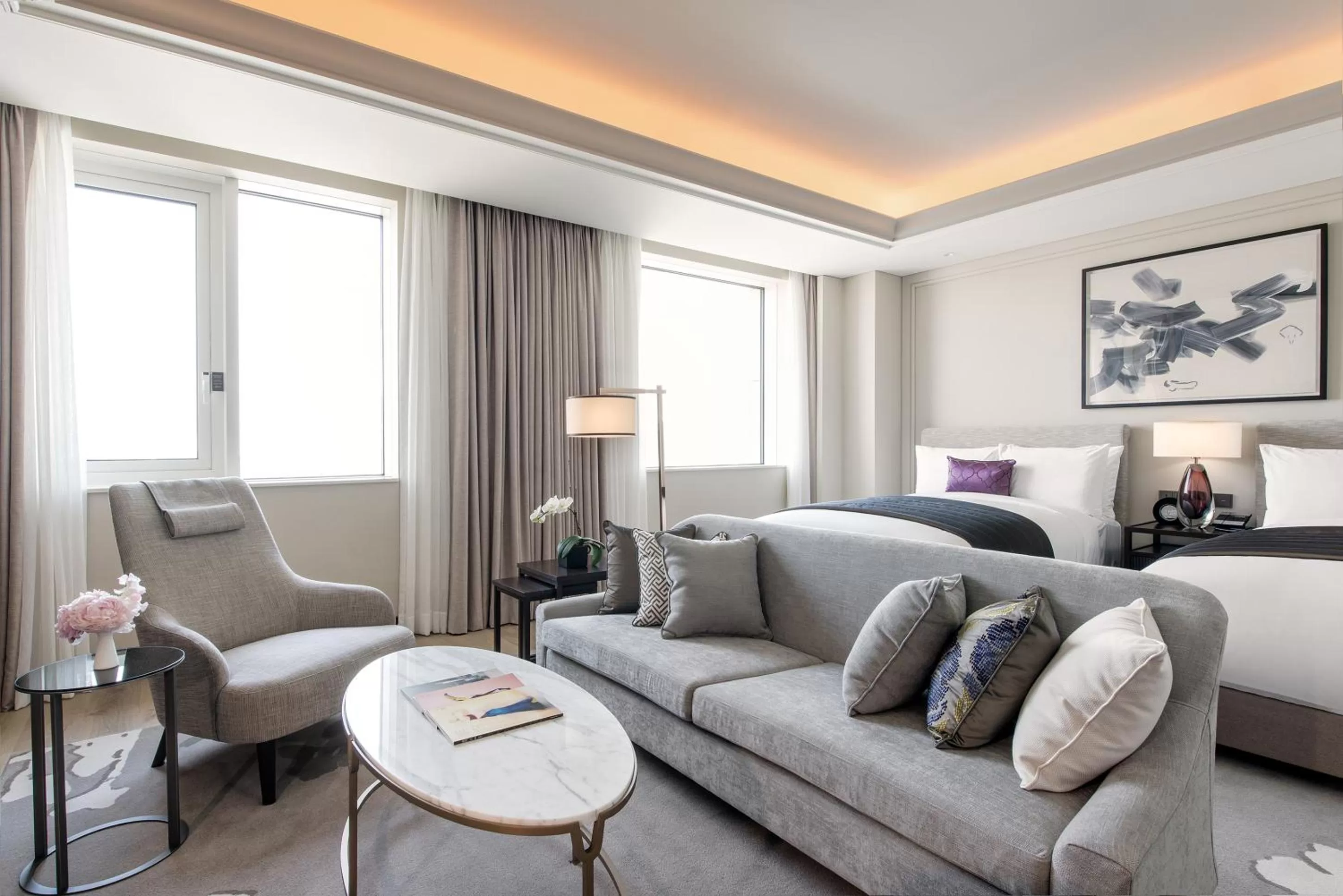 Photo of the whole room, Bed in Paradise City