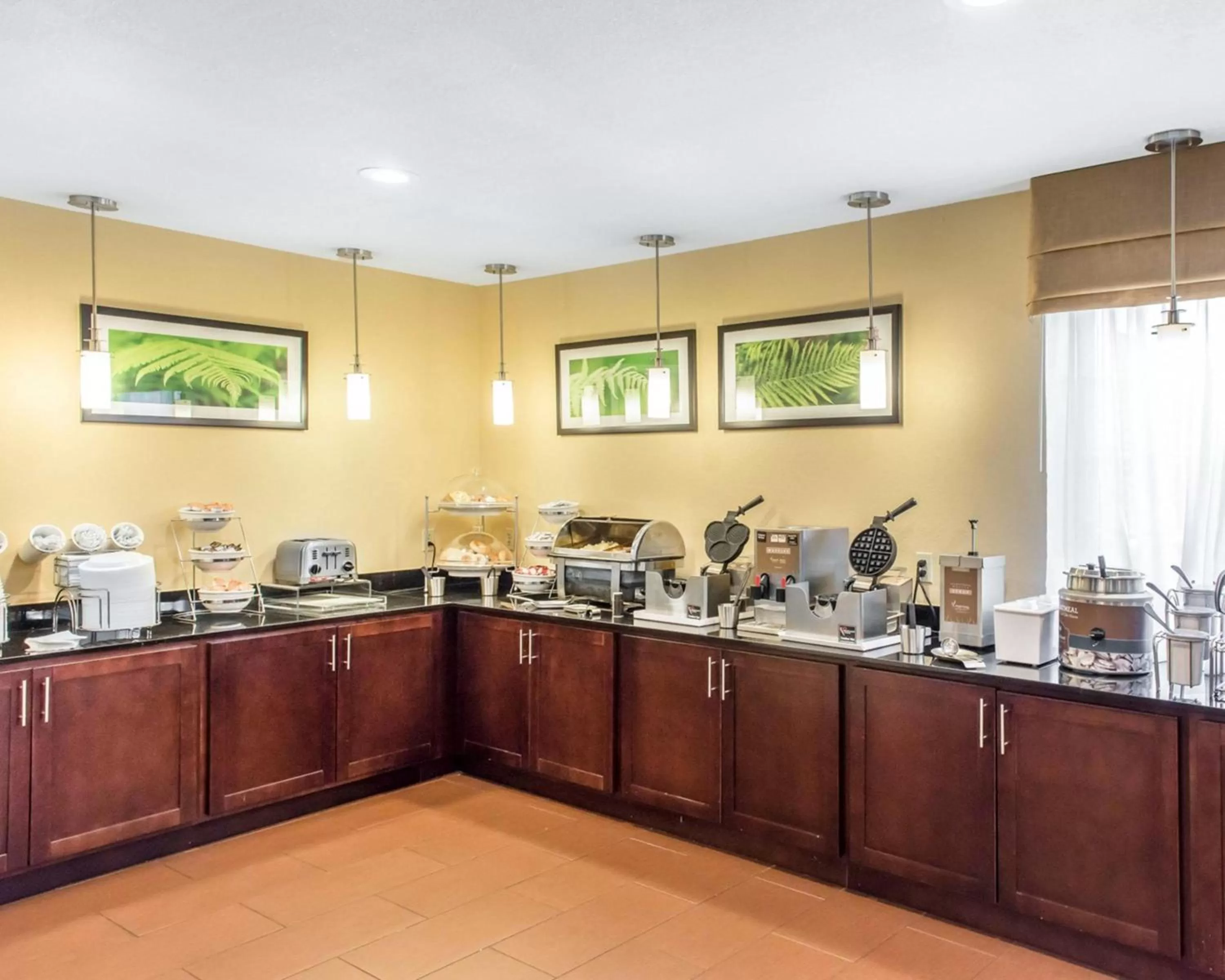 Restaurant/places to eat in MainStay Suites Pittsburgh Airport