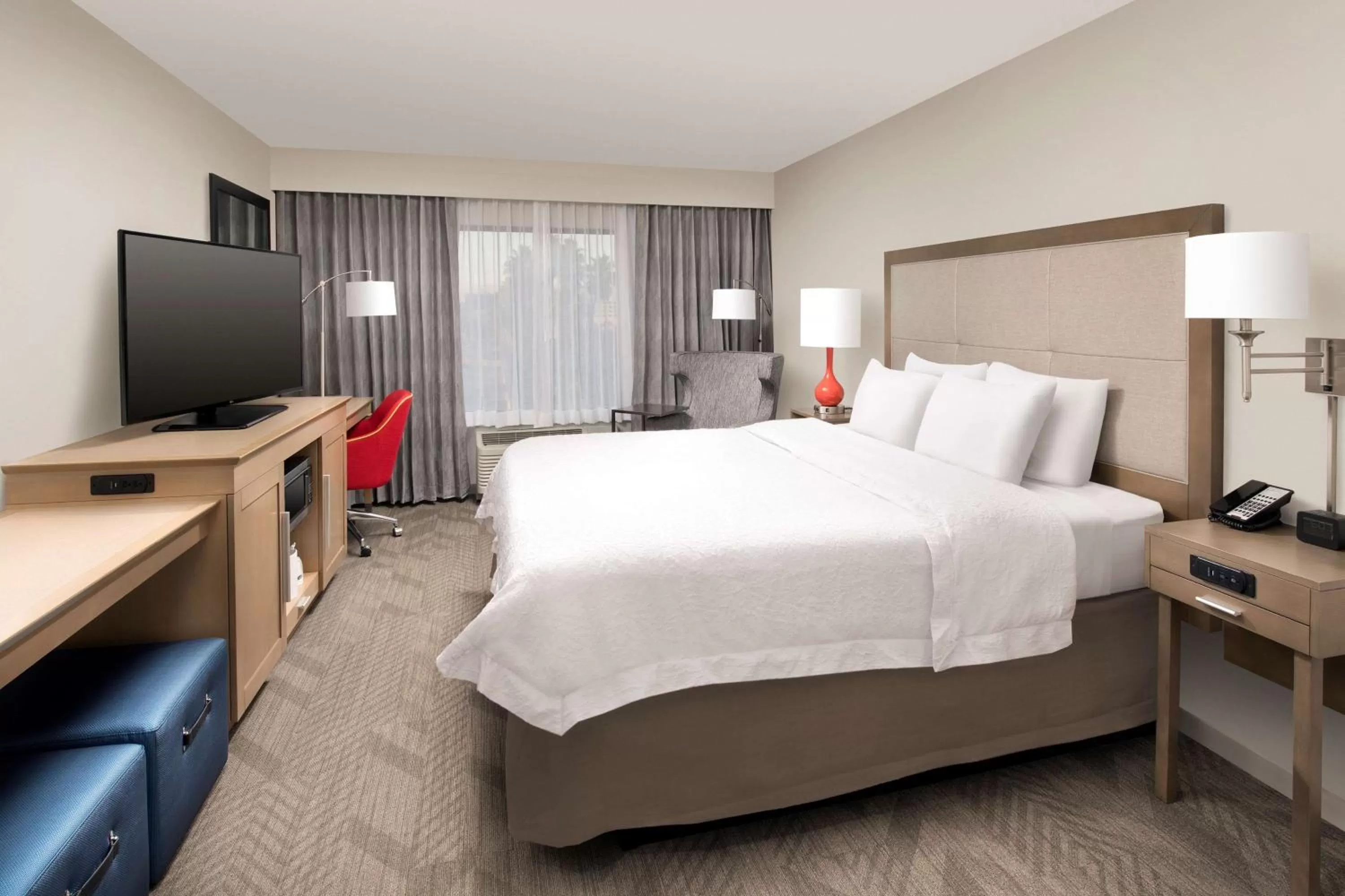 Bedroom, Bed in Hampton Inn & Suites Anaheim Garden Grove