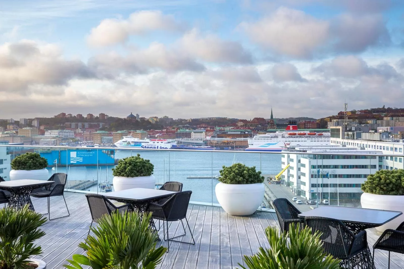 Patio in Radisson Blu Riverside Hotel
