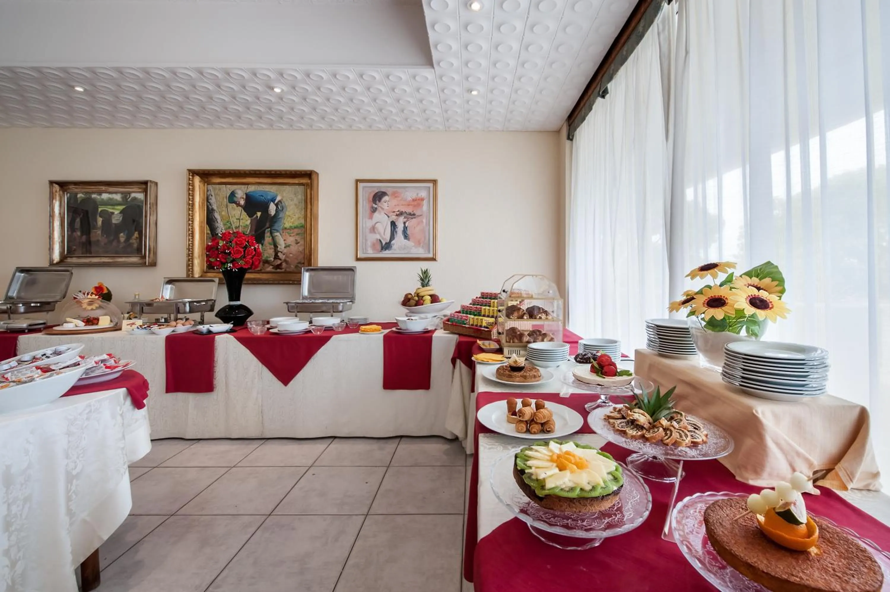 American breakfast in Hotel HR